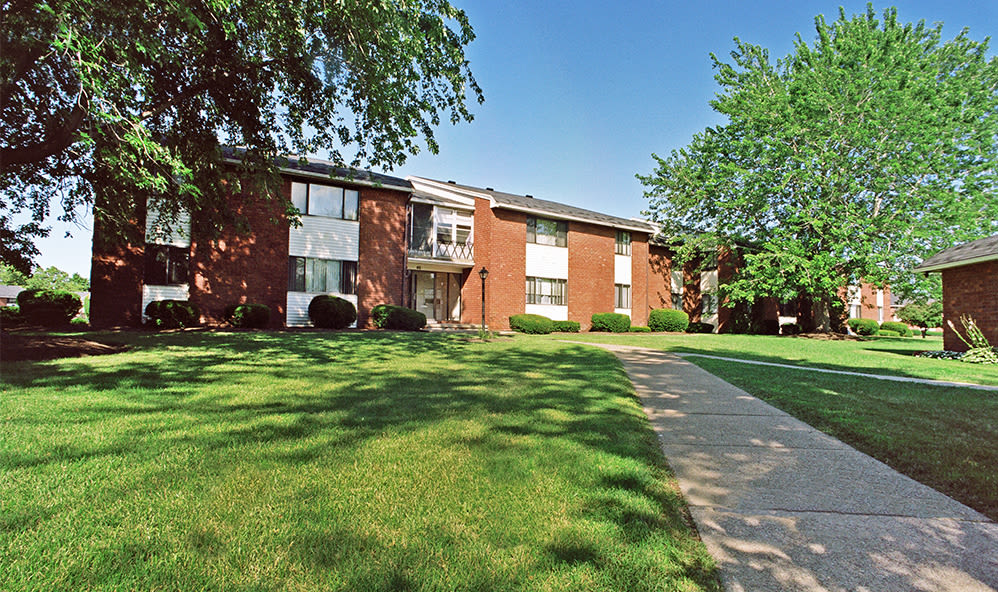 Exterior of King's Court Manor Apartments in Rochester, New York