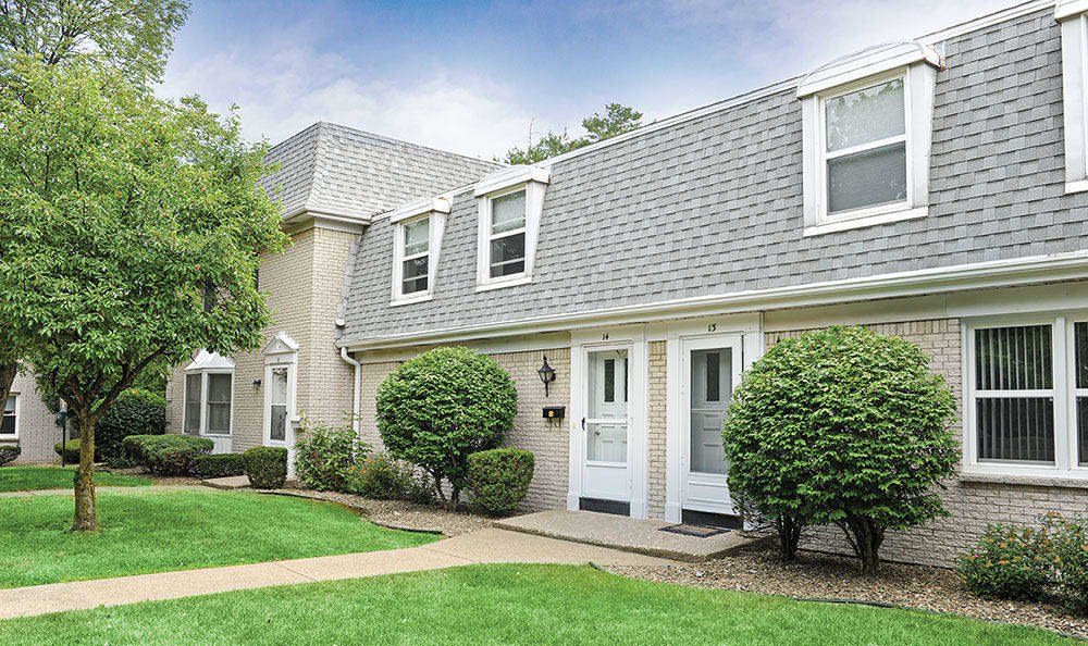 Photos of Green Lake Apartments & Townhomes in Orchard Park, NY