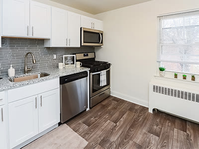 General Greene Village Apartment Homes offers a fully equipped kitchen in Springfield, NJ