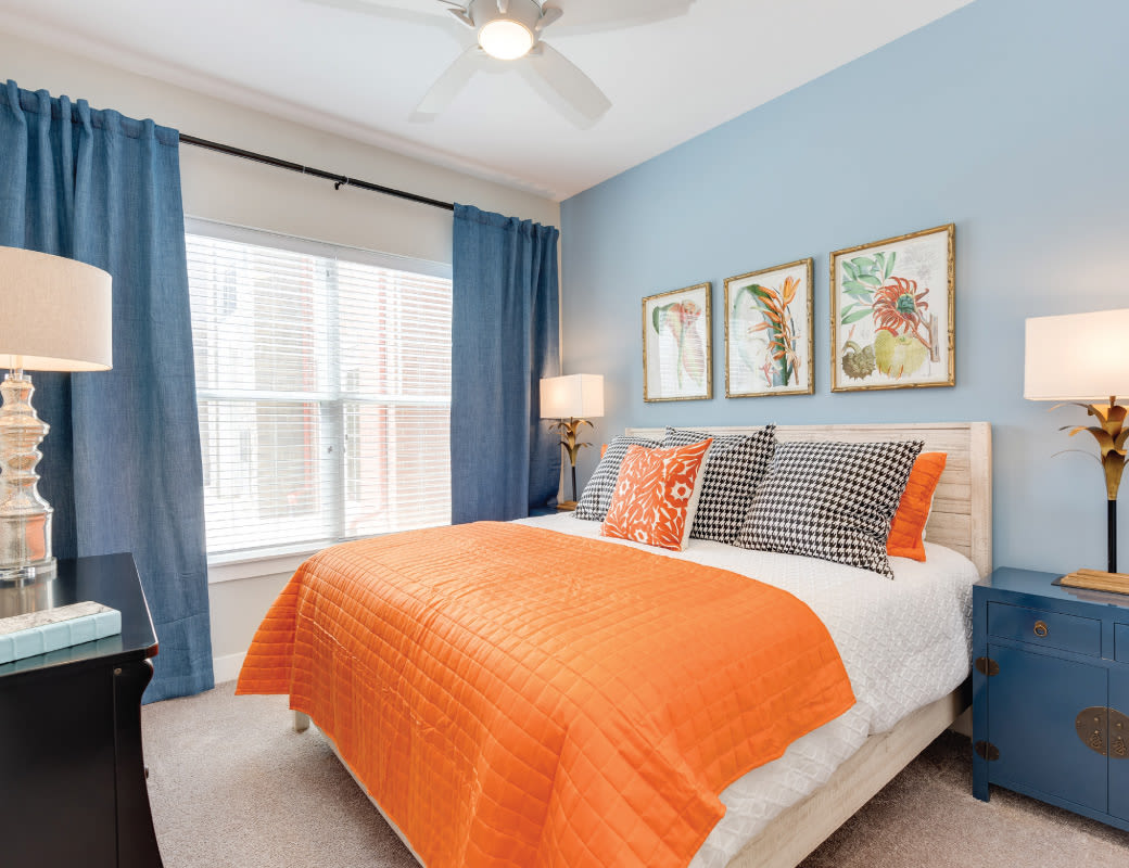 Beautiful sunny bedroom - Avenida Naperville Apartments