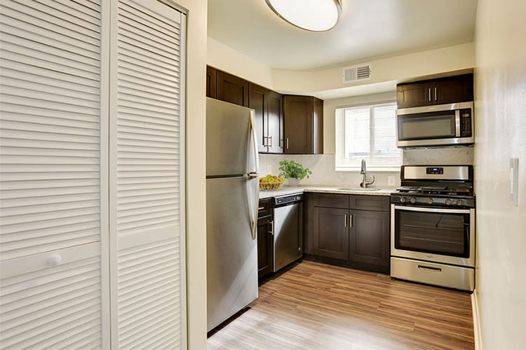 Glen Ridge Apartment Homes offers a spacious bedroom in Glen Burnie, Maryland