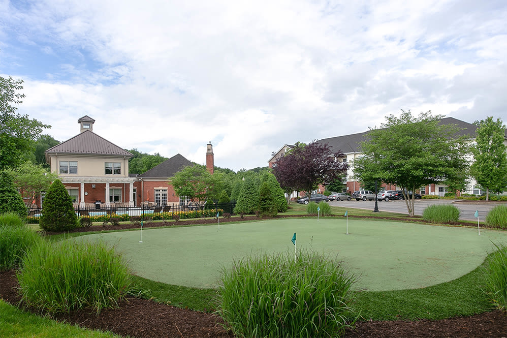 Putting green and well-manicured grounds at Marquis Place in Murrysville, Pennsylvania