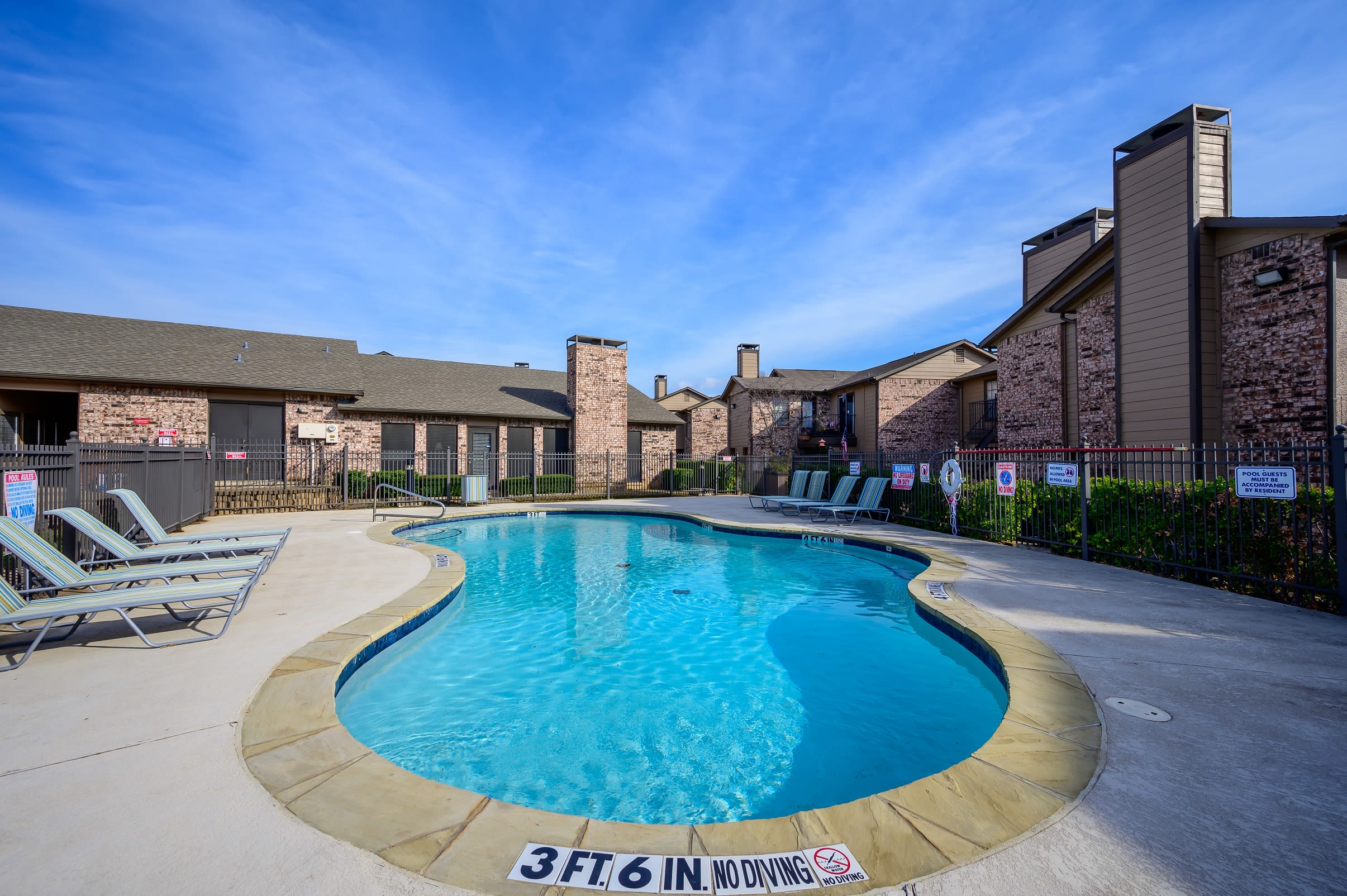 Outdoor picnic area surrounded by lush green grass at Canopy on Central in Bedford, Texas