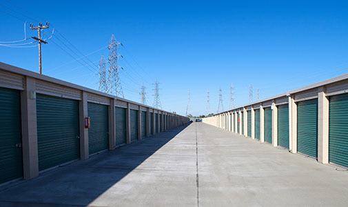 Wide driveways at Lincoln Ranch Self Storage in Lincoln, California. 