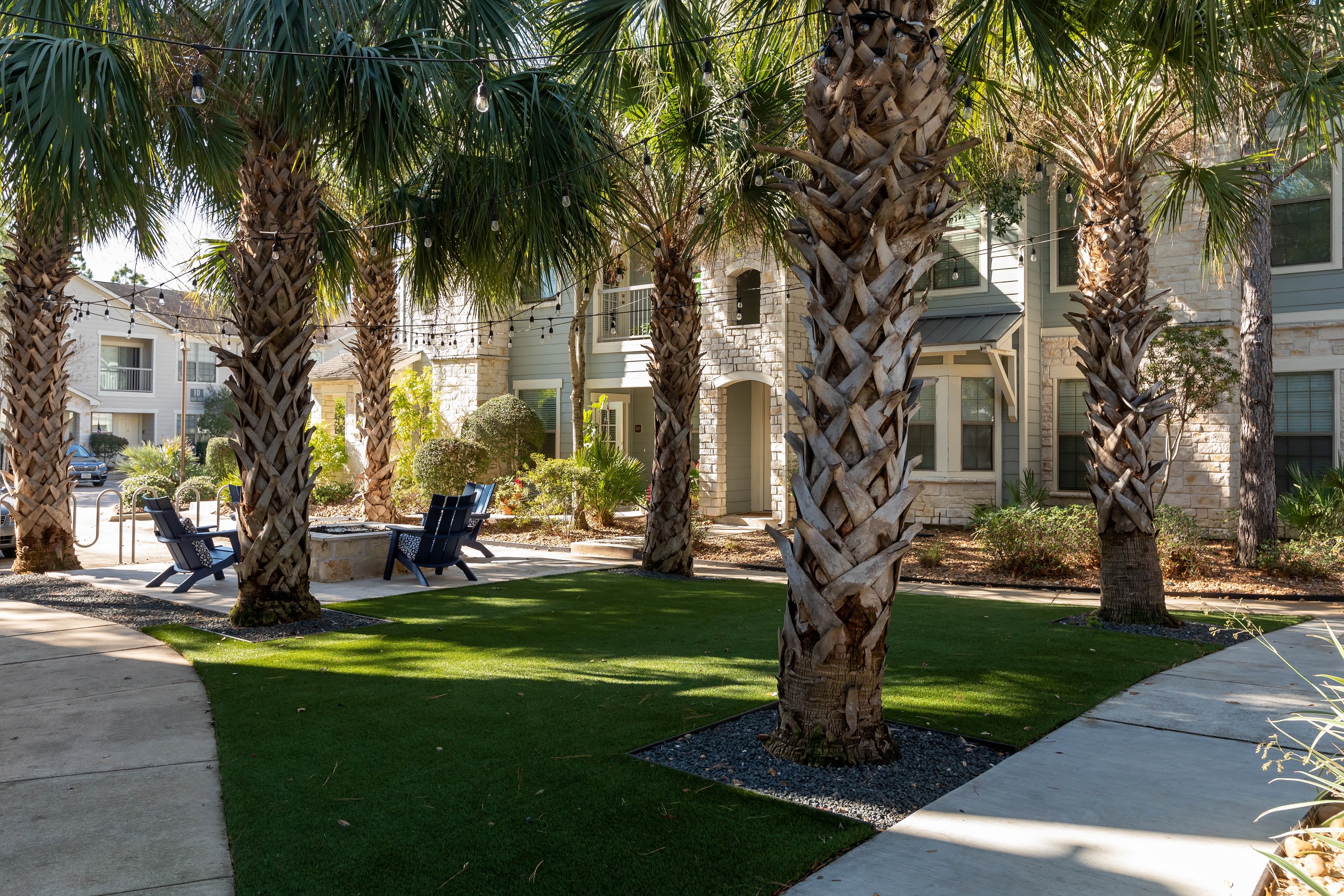 Relaxing outdoor courtyards at Lakefront Villas