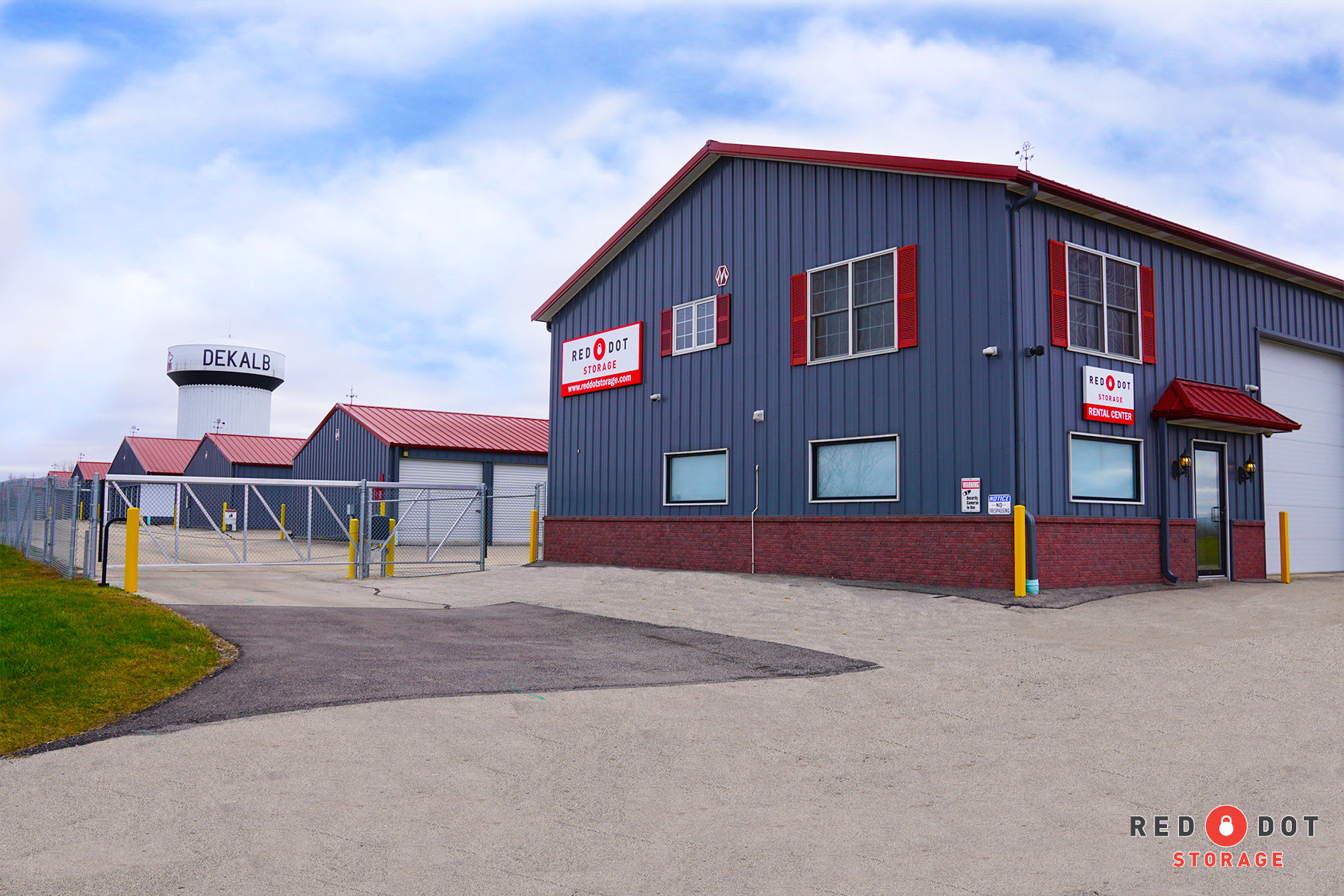 Front of building at Red Dot Storage in Evansville, Indiana