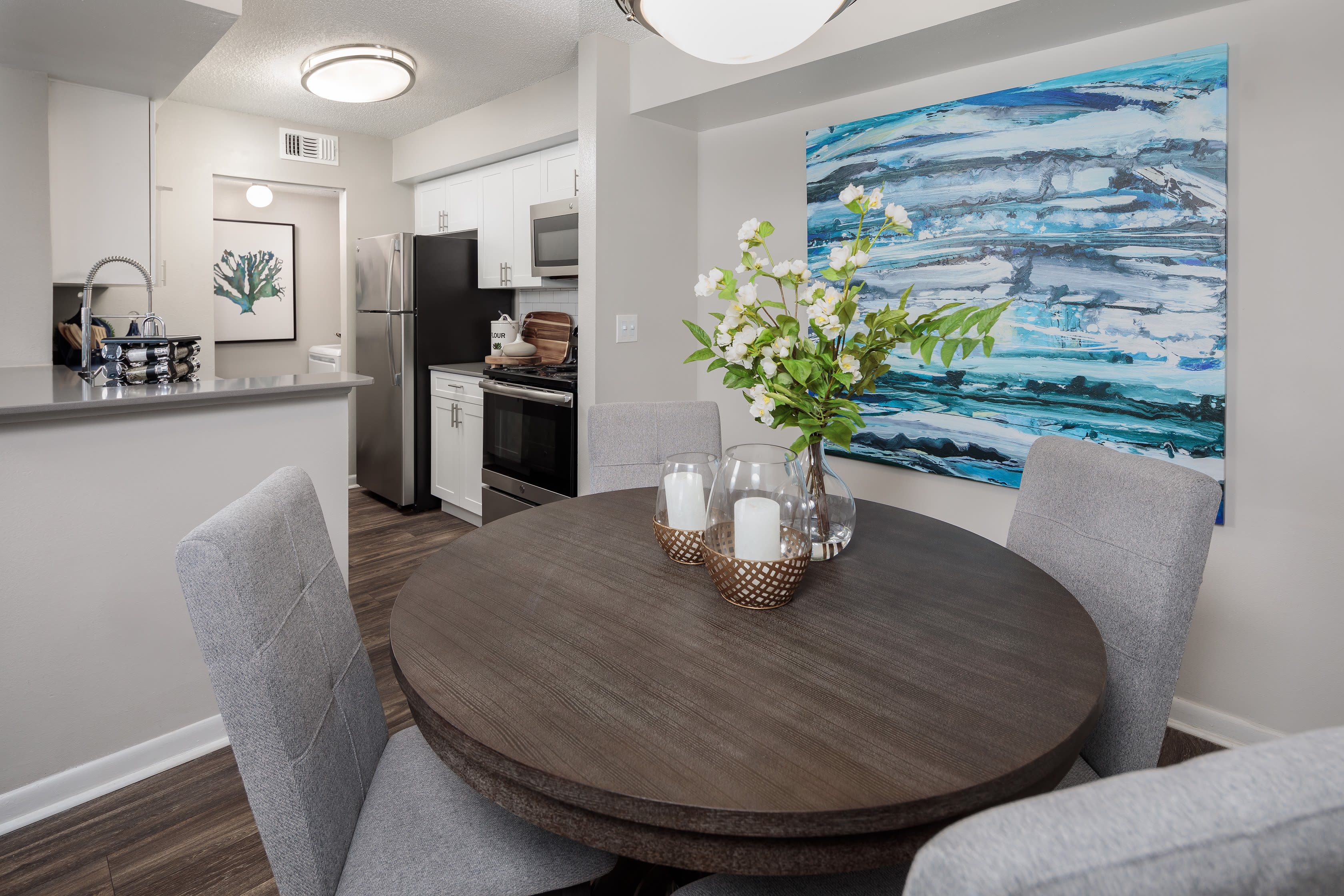 A dining area at Onyx Winter Park in Casselberry, FL