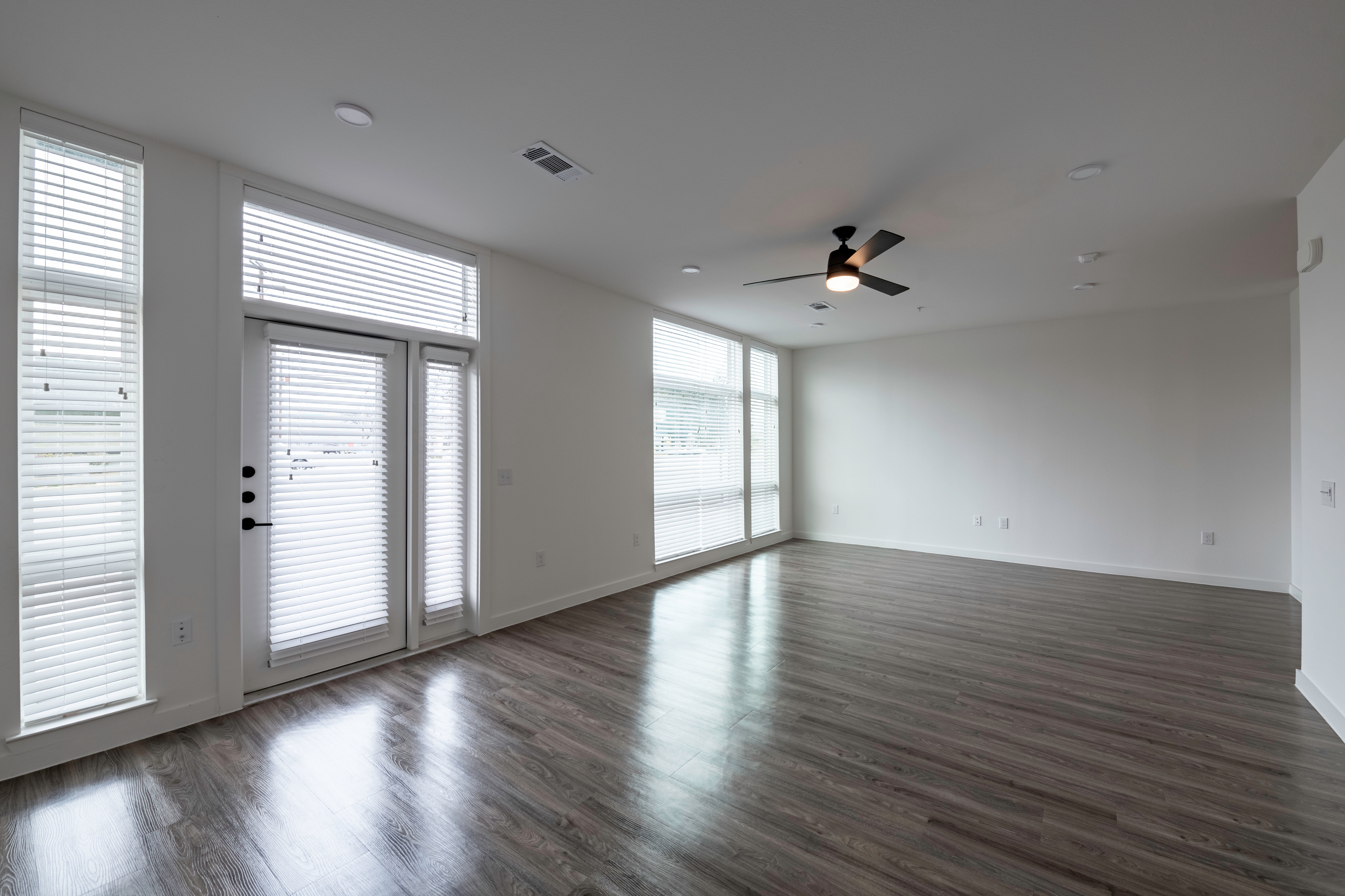 Spacious room ready for move in at The Langford in Dallas,TX}}