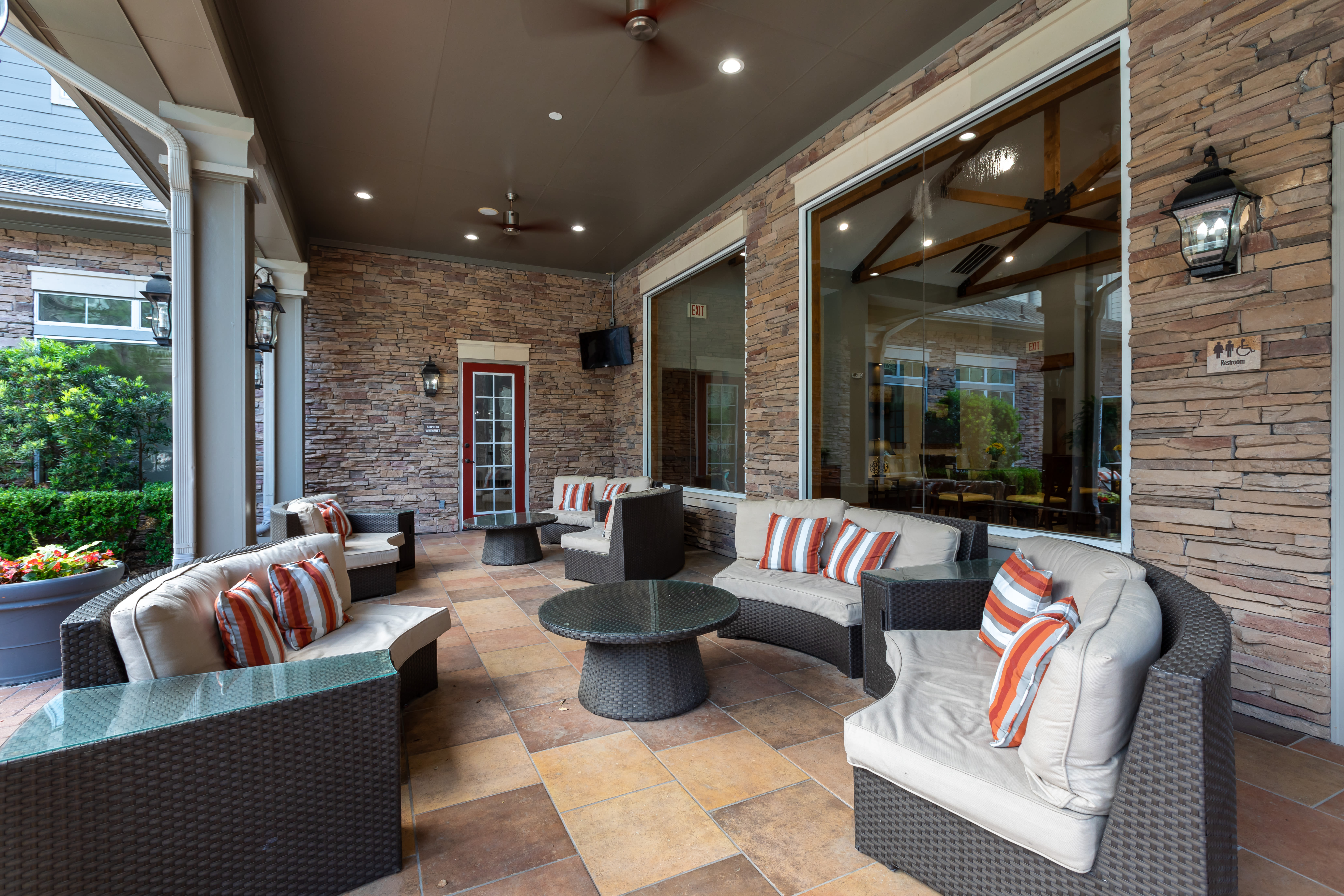 An outdoor lounge area at Stone Creek at The Woodlands in The Woodlands, Texas