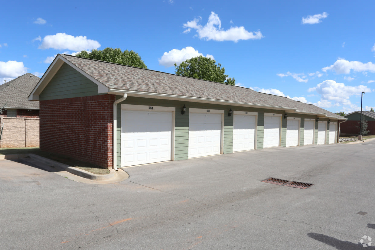 Garages at Cross Timber in Oklahoma City, Oklahoma