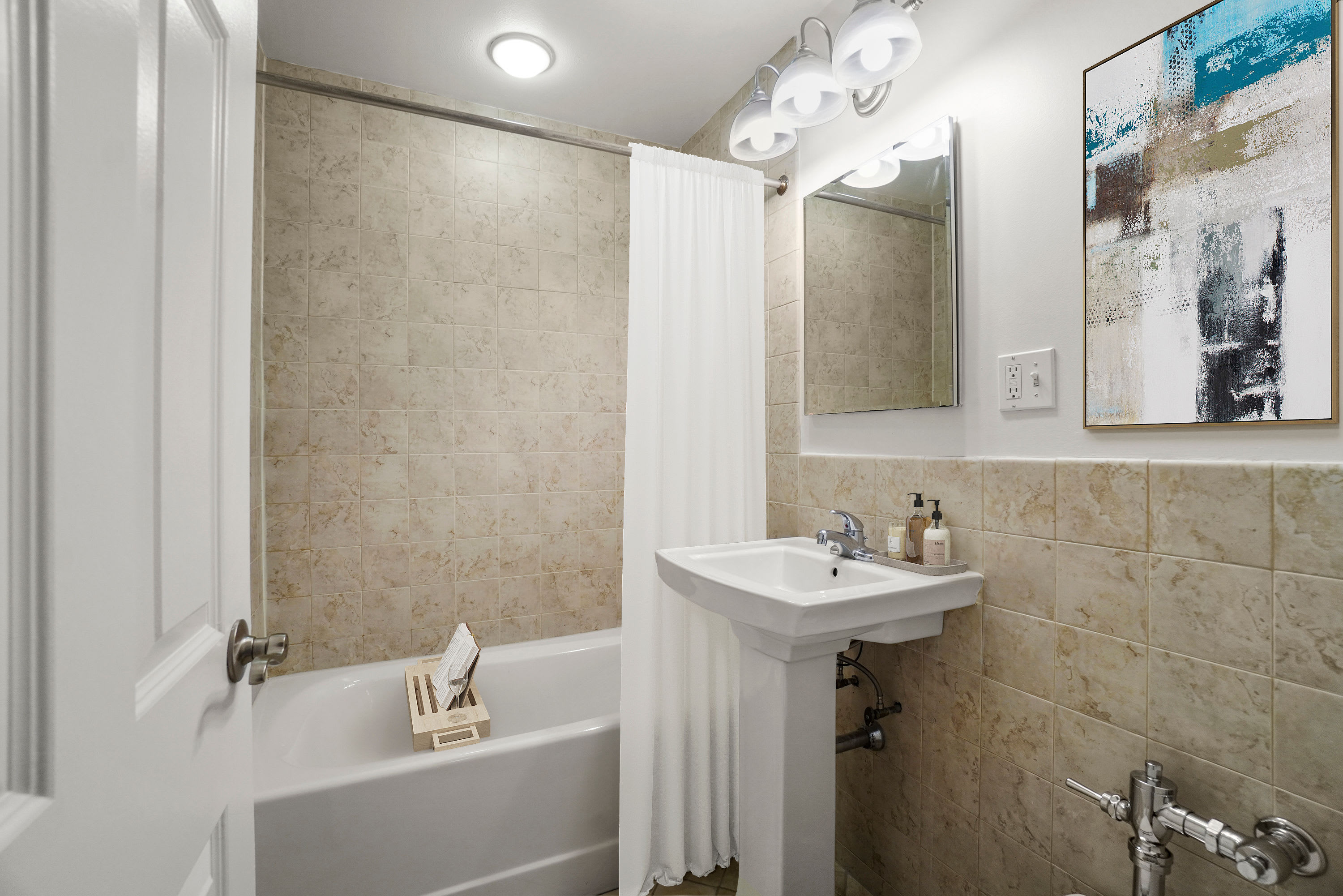 Camelot Court offers a cozy bathroom in Brighton, Massachusetts