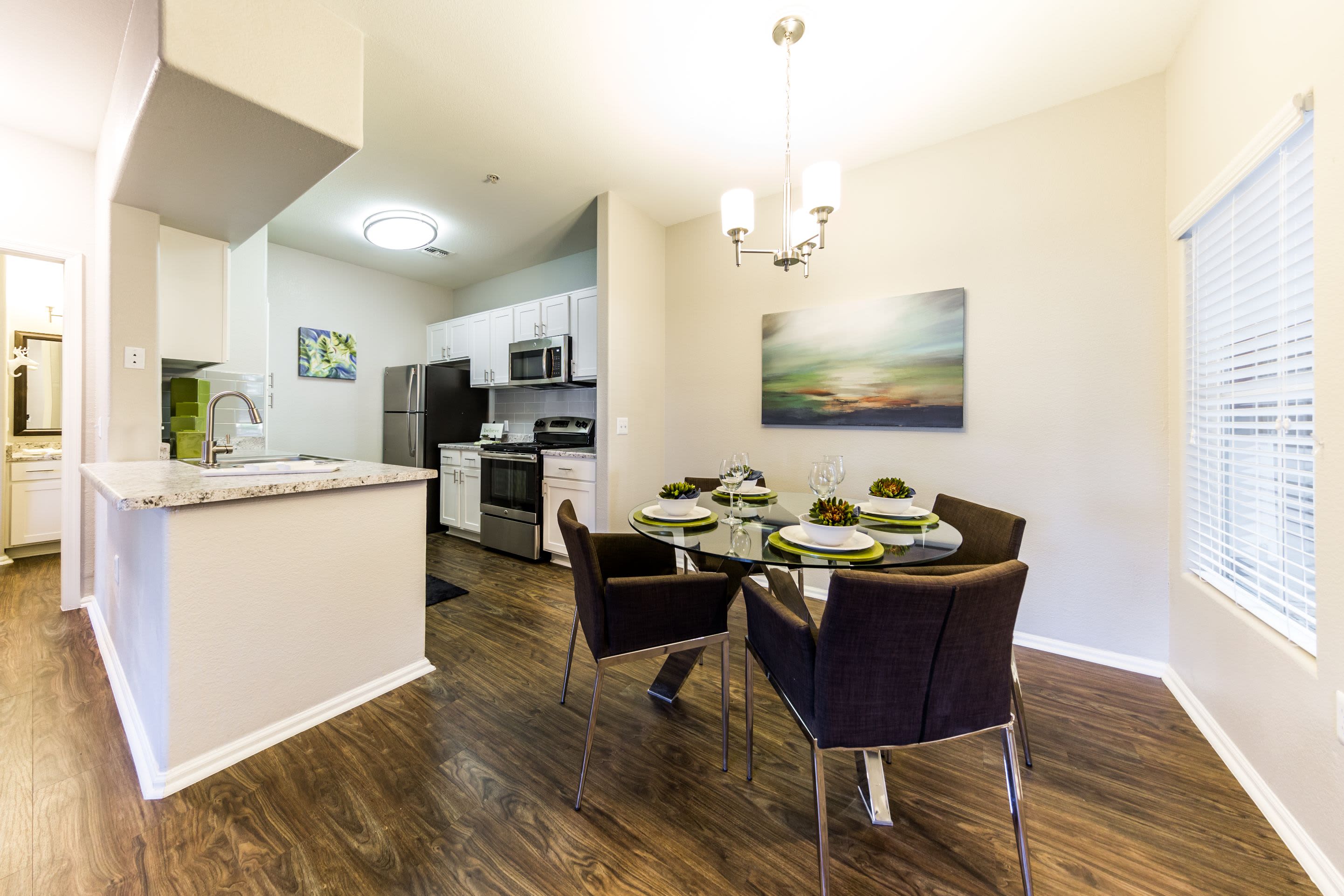 Bright dining area at Marquis at Arrowhead in Peoria, Arizona
