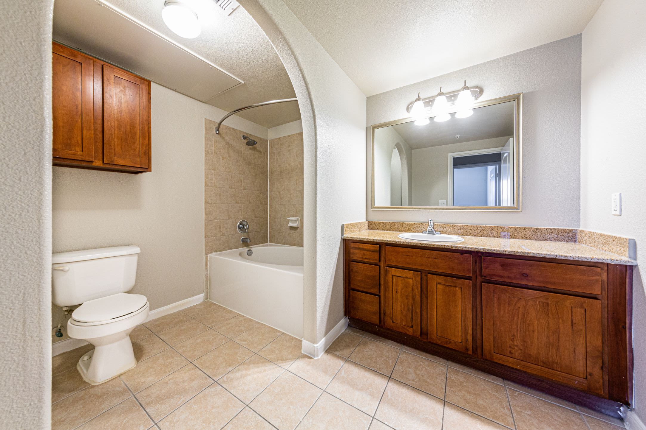 Bathroom with an arch at Marquis Grand Lakes in Richmond, Texas