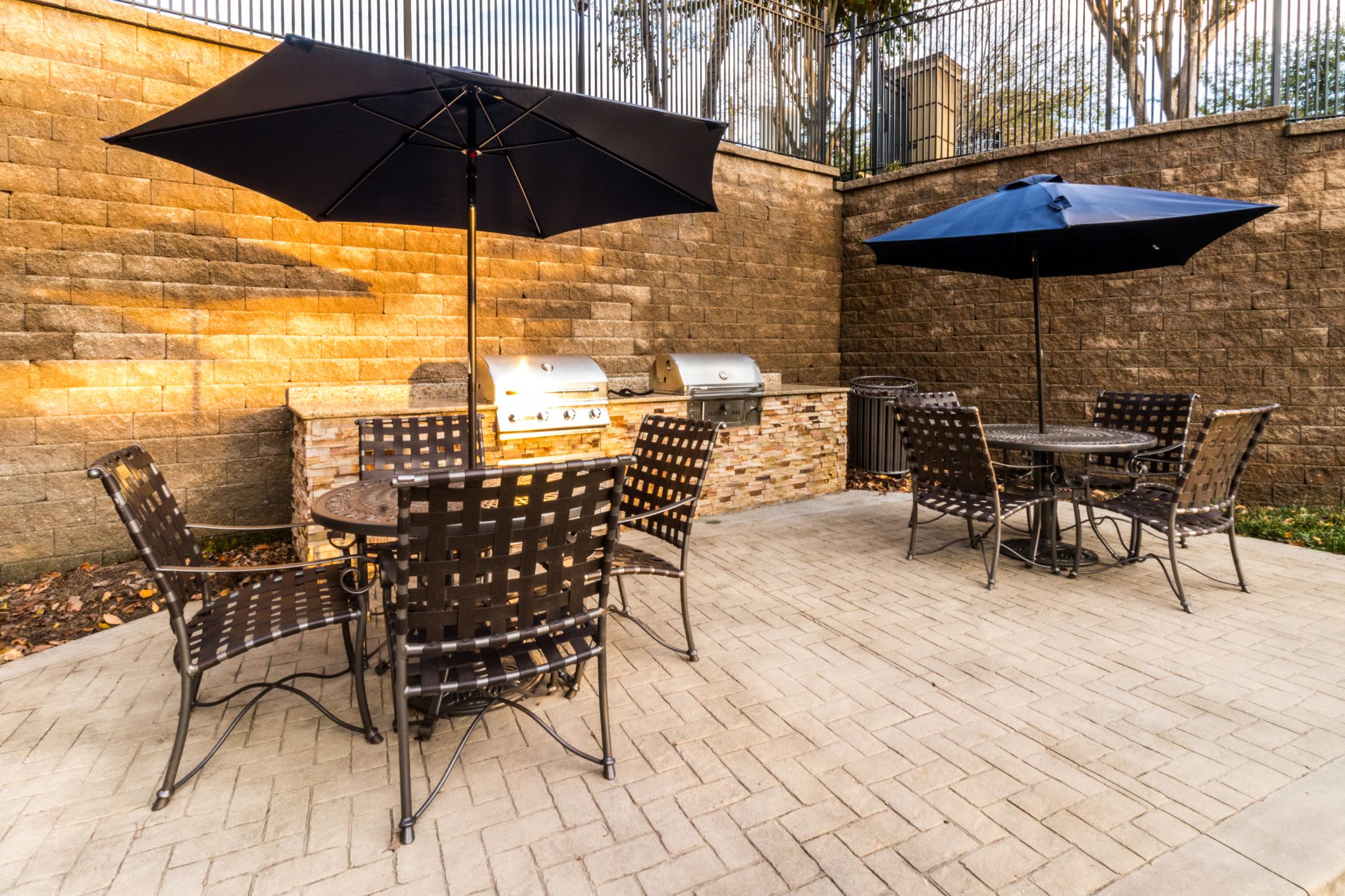 Outdoor community patio at Marquis Midtown West in Atlanta, Georgia