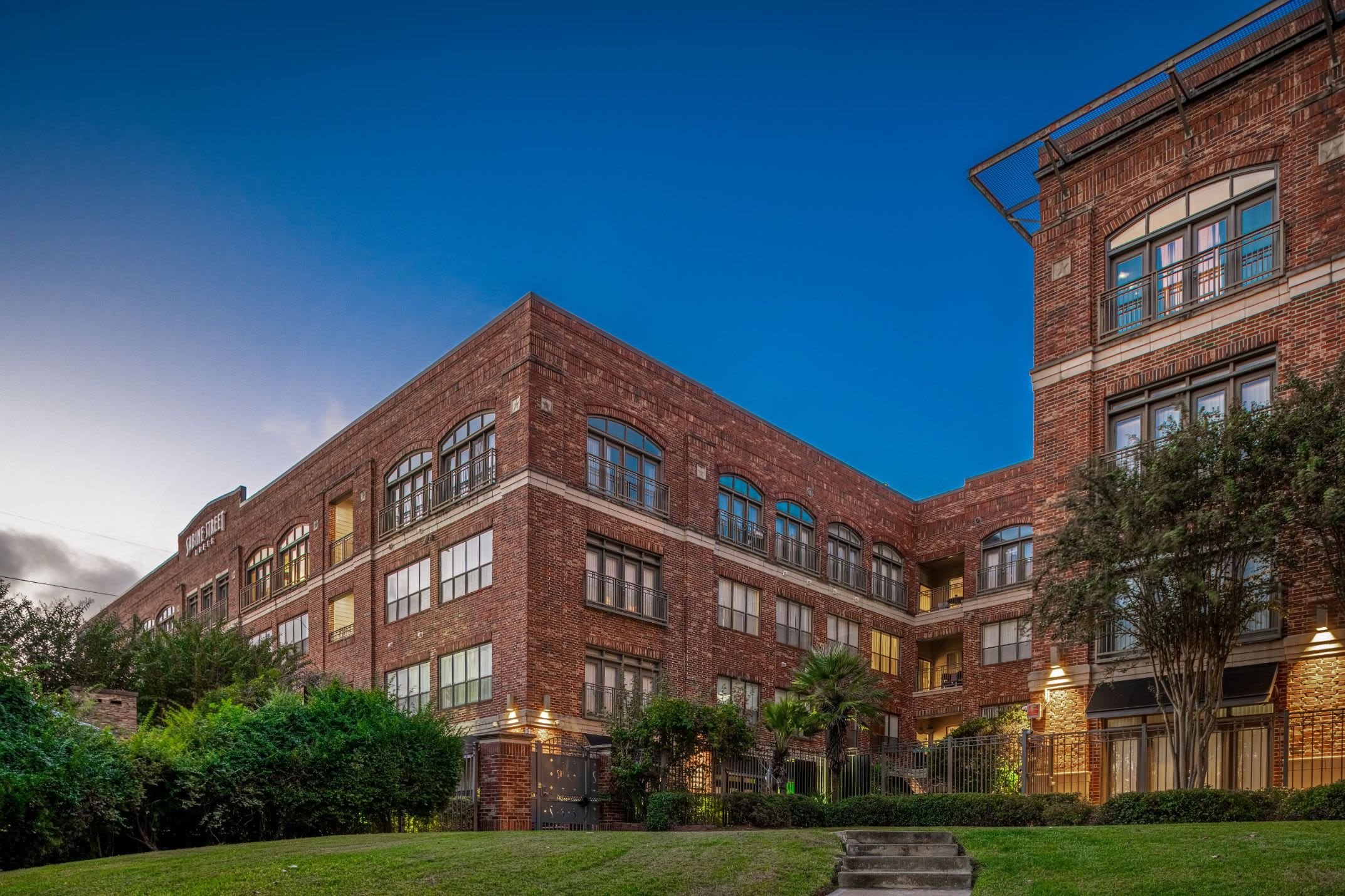 Exterior of Marquis Lofts on Sabine in Houston, Texas