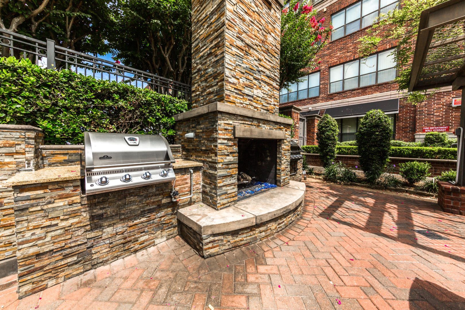 Outdoor fireplace and a grill at Marquis Lofts on Sabine in Houston, Texas