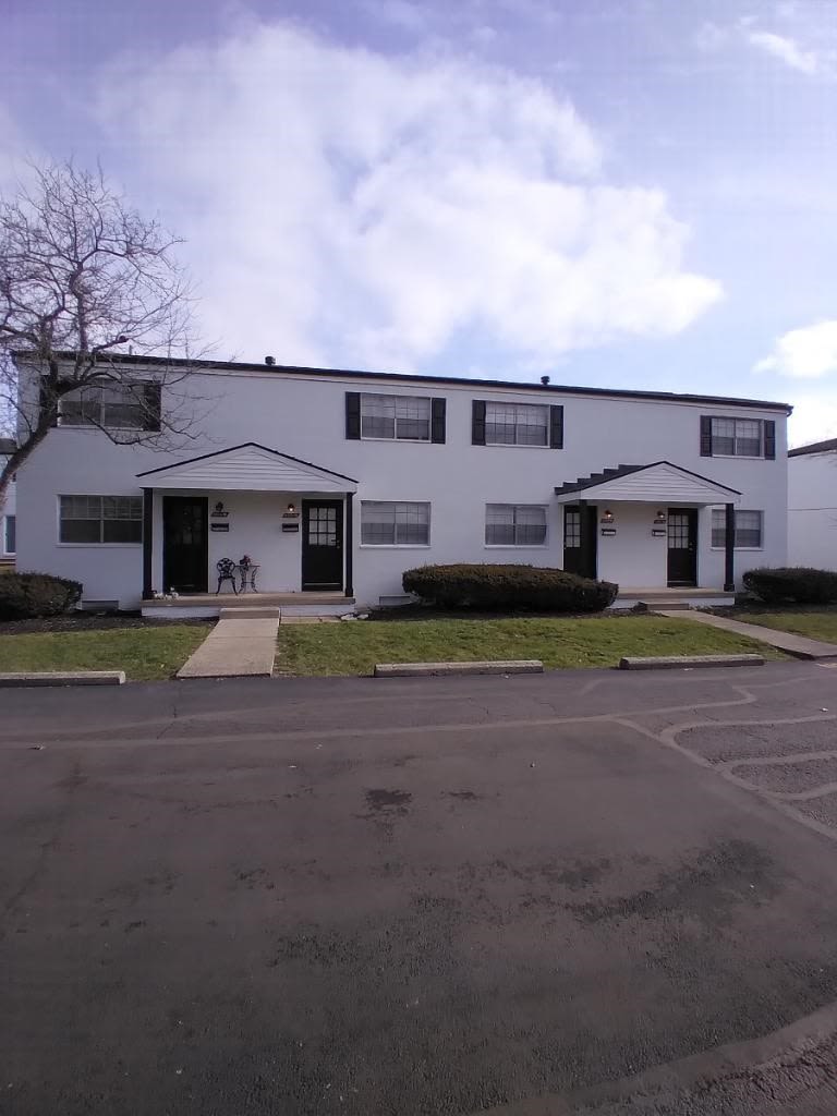 Exterior of Andrus Court Apartments in Columbus, Ohio