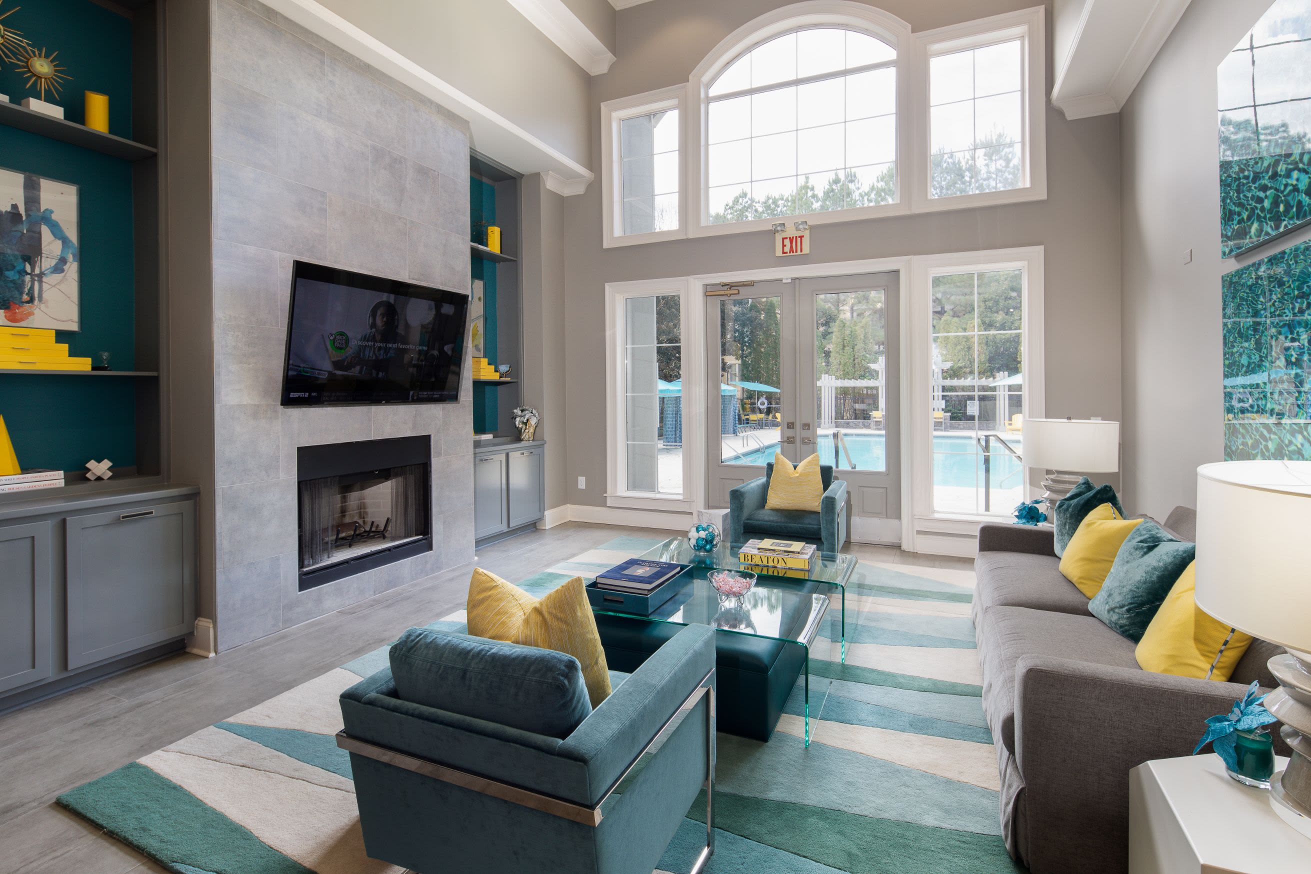 Spacious lounge with high ceilings and floor to ceiling windows at Marq Perimeter in Atlanta, Georgia