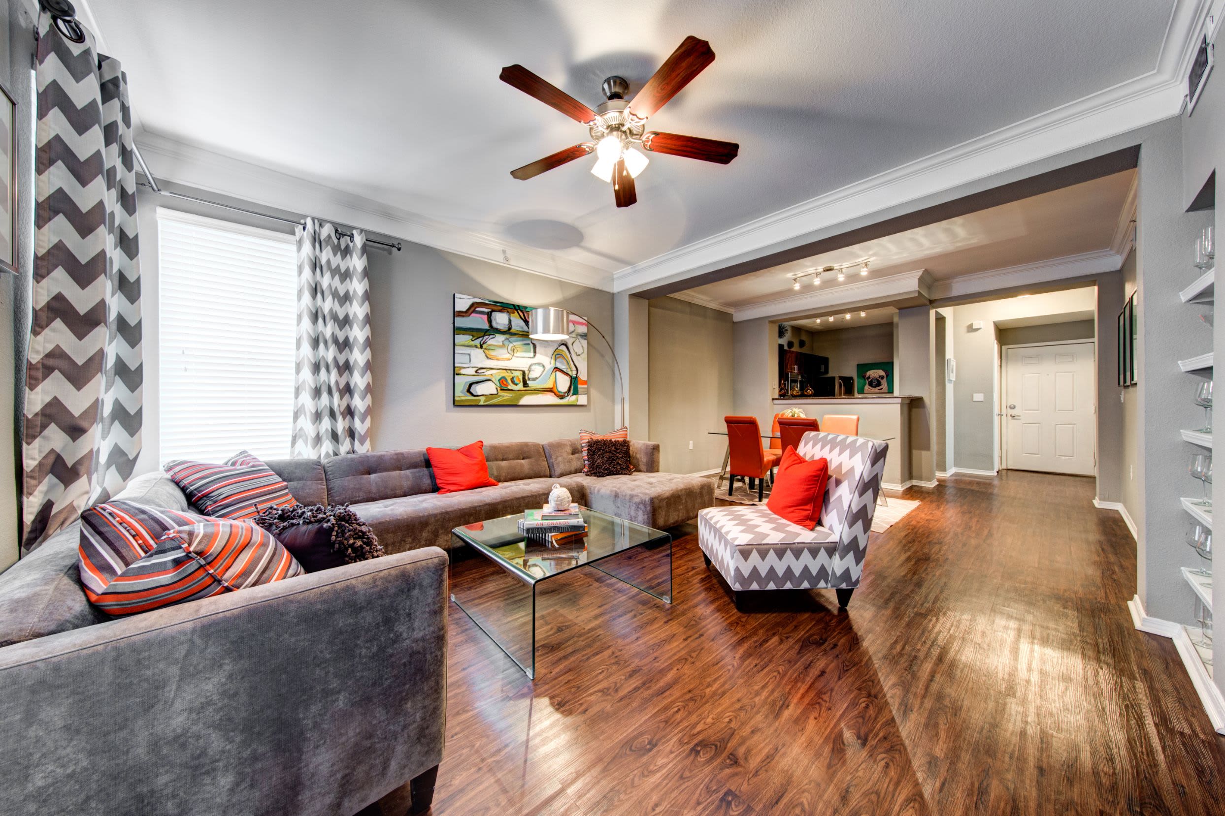 Open living room with a sectional couch at Marquis on Gaston in Dallas, Texas