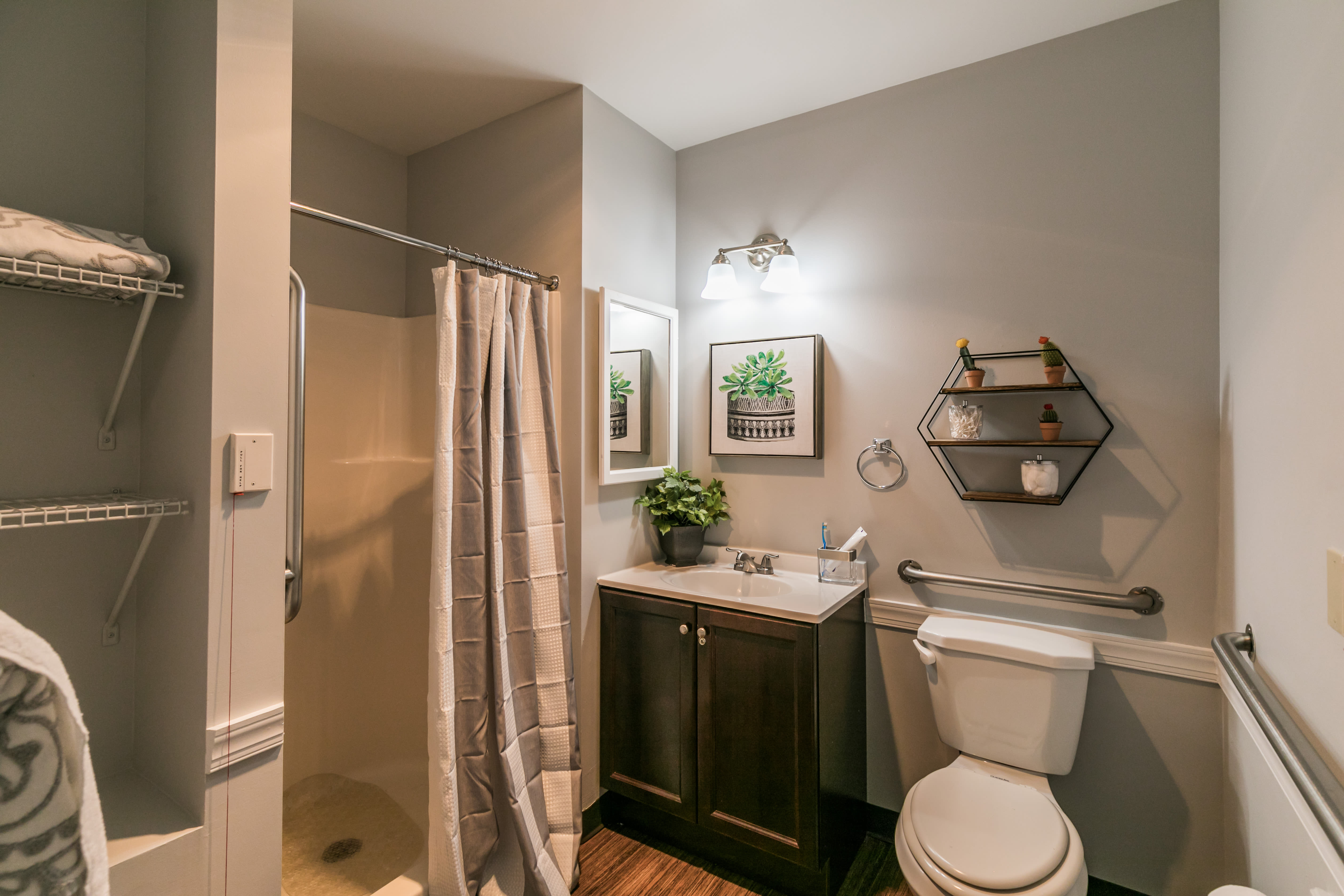 Private apartment bath at Keepsake Village at Greenpoint in Liverpool, New York