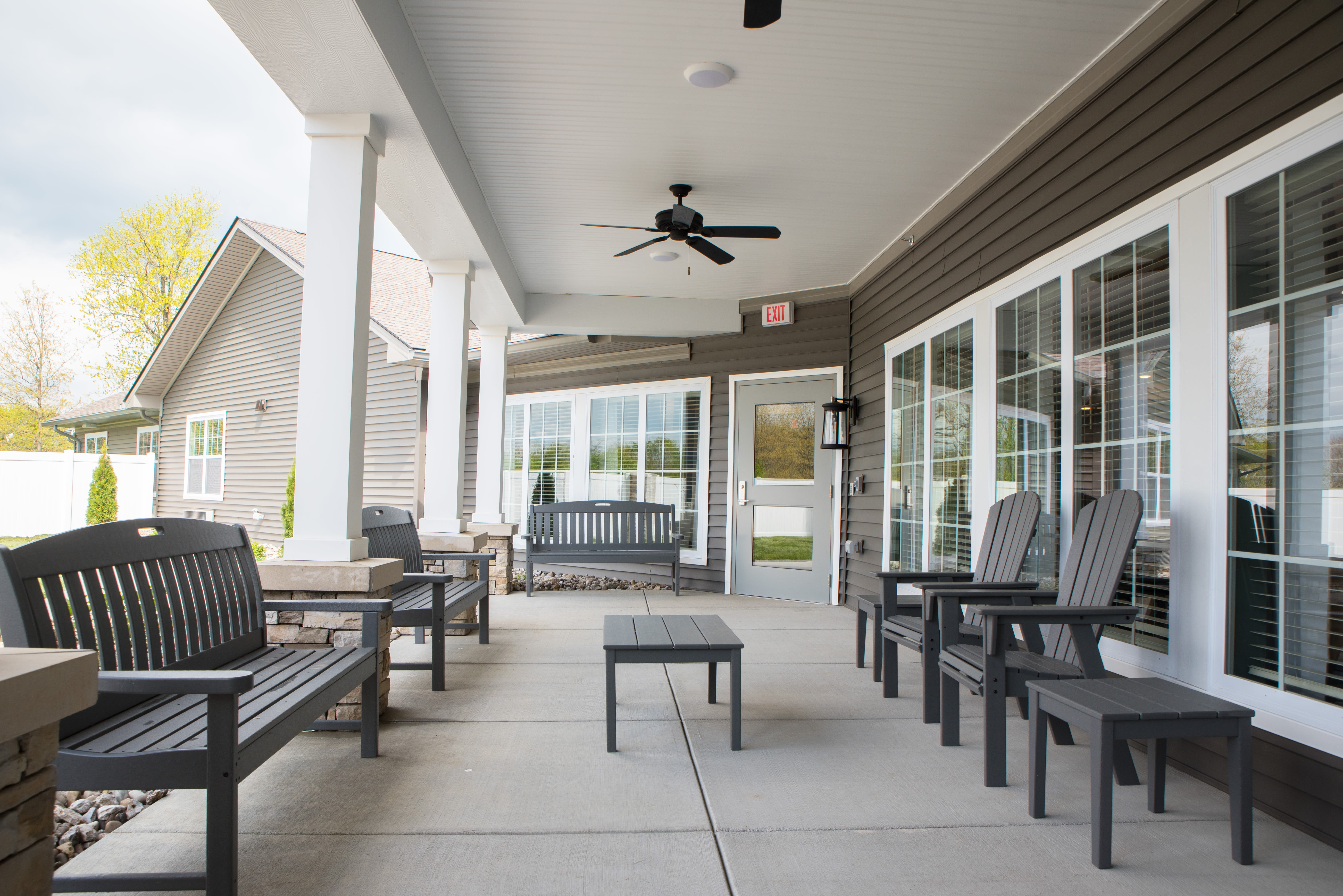 Outdoor lounge area at Shelby Farms Senior Living in Shelbyville, Kentucky