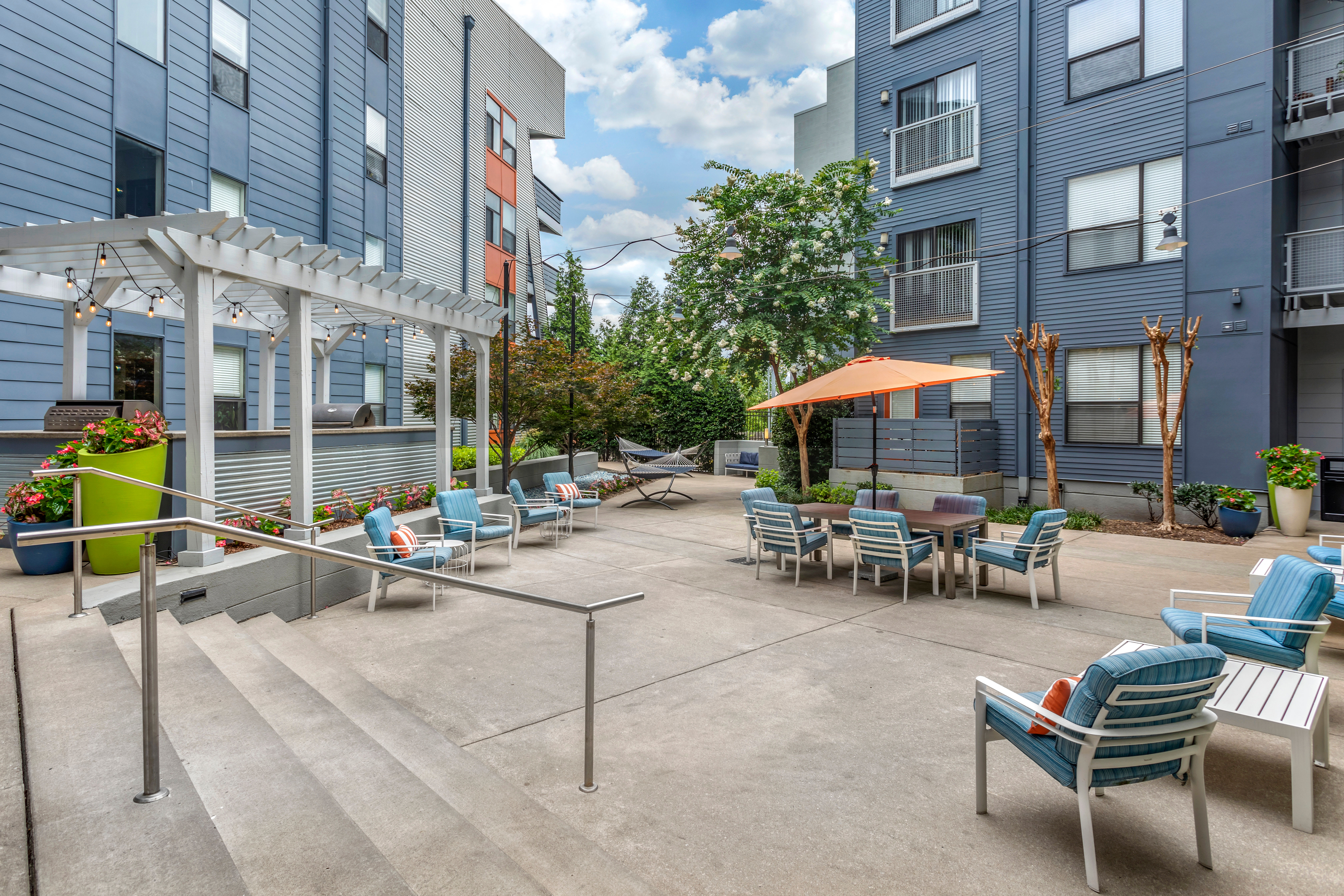 Exterior courtyard with comfortable places to relax at Olympus Midtown in Nashville, Tennessee
