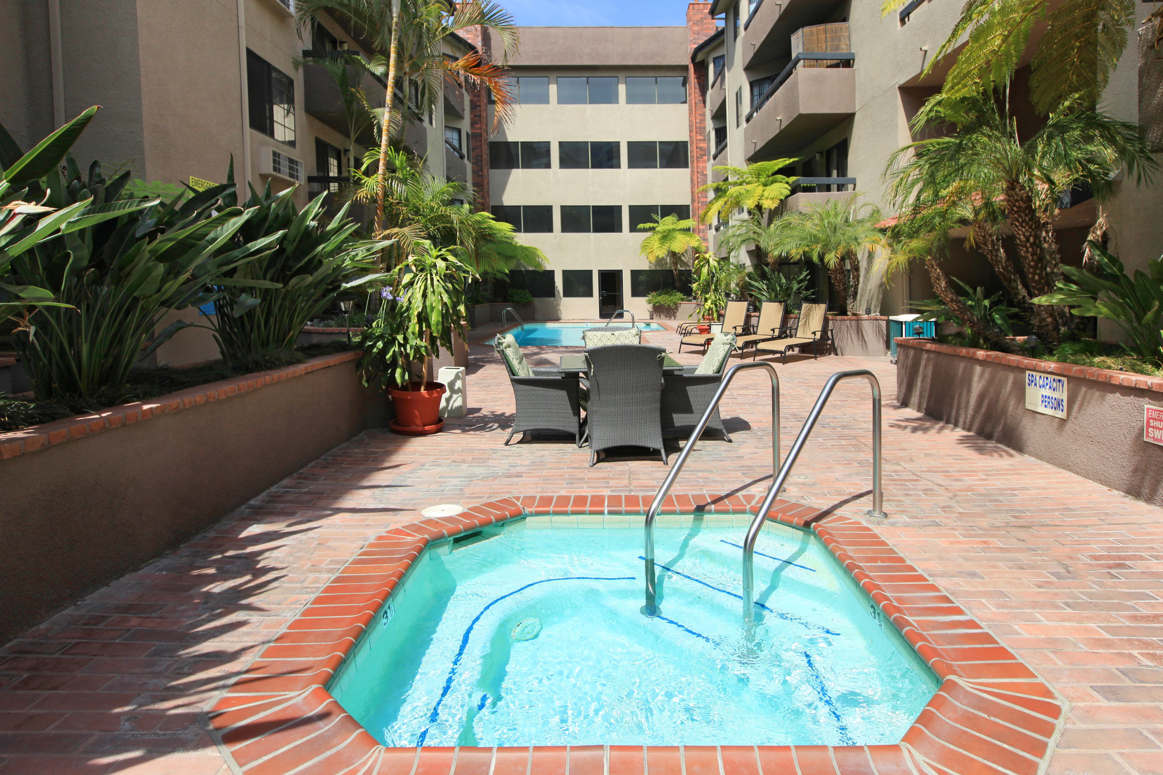 Hot tub at Savoy West Apartments in Los Angeles, California