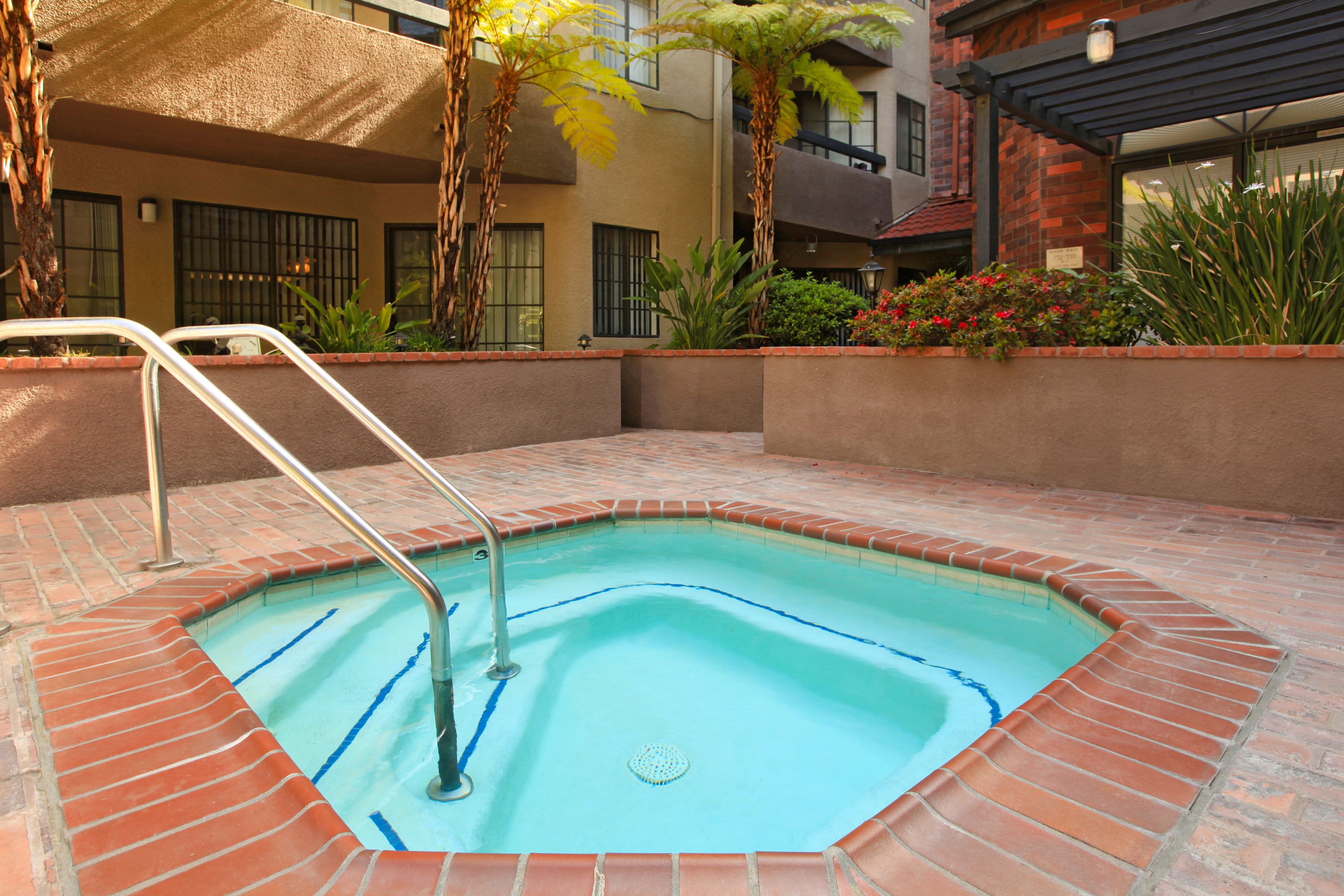 Spa at Savoy West Apartments in Los Angeles, California