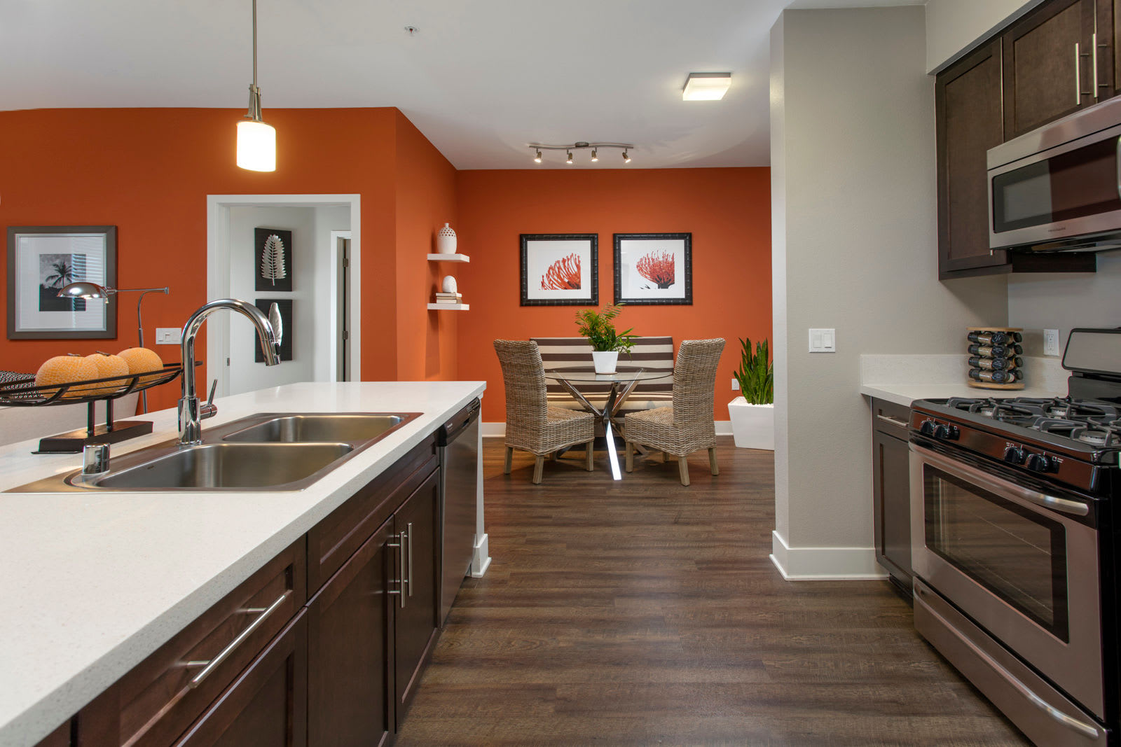 Luxury Apartments in Woodland Hills, CA w/ a Swimming Pool