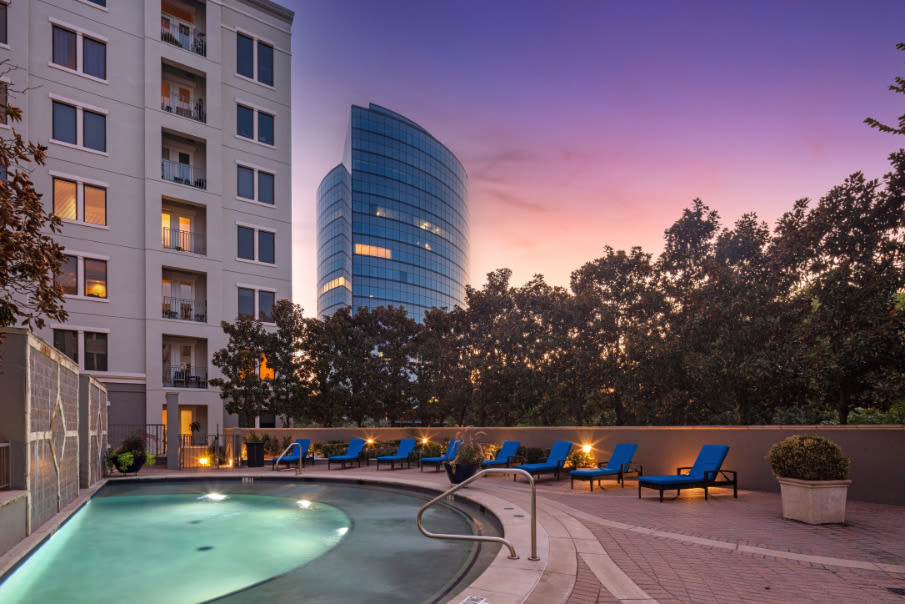 The pool at Rienzi at Turtle Creek Apartments in Dallas, Texas