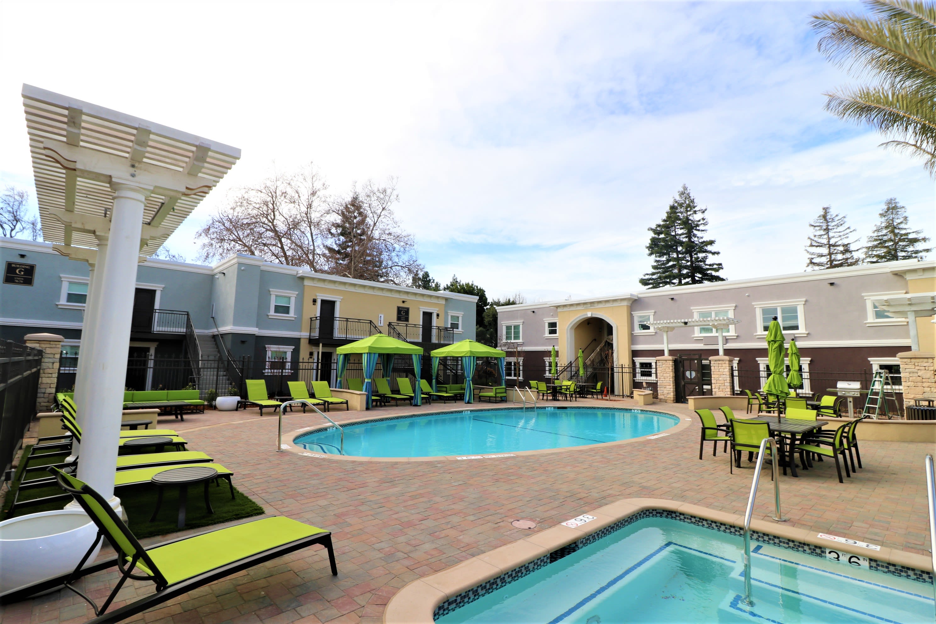 Resort-style swimming pool at Ramblewood Apartment Homes in Fremont, California