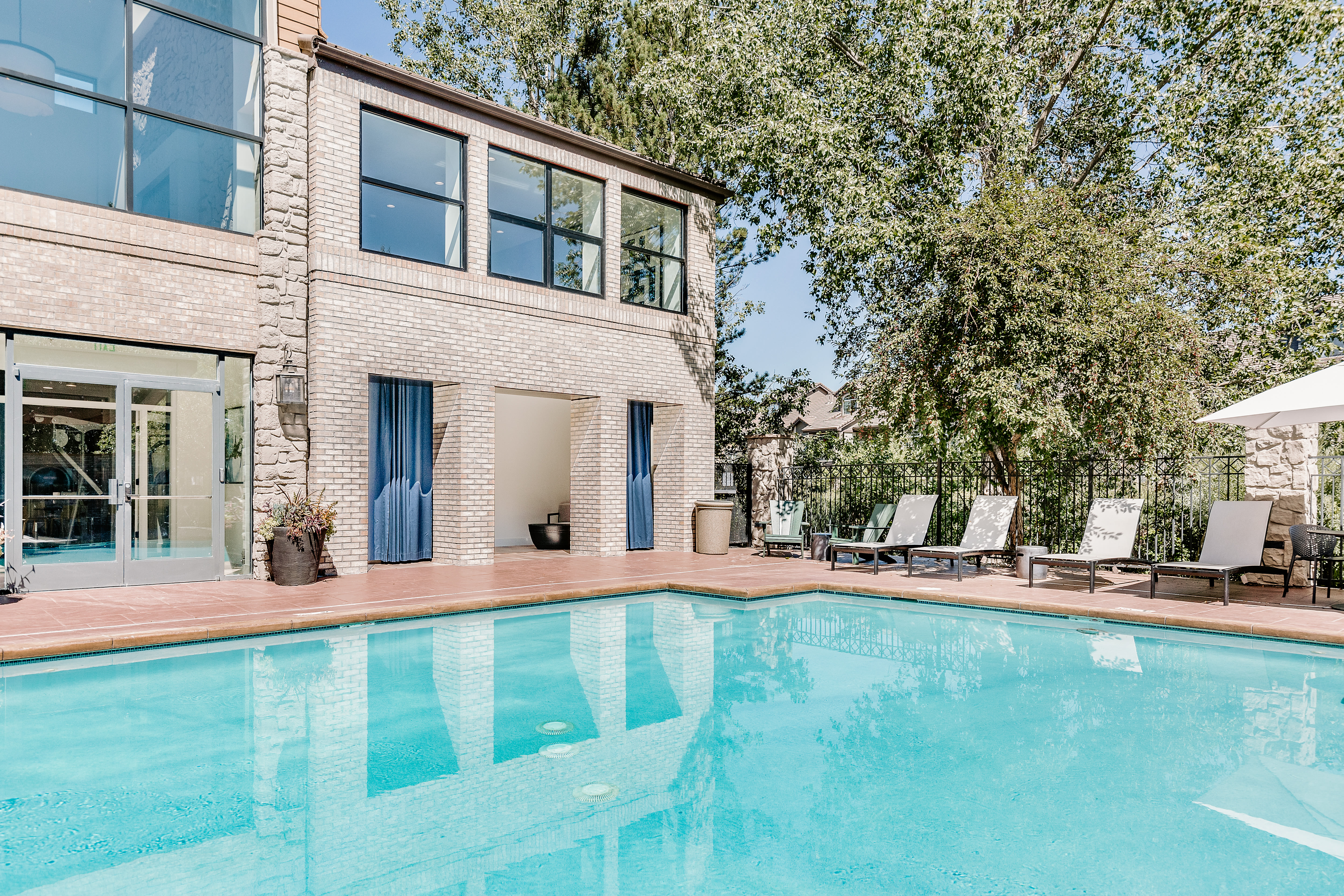 Sparkling swimming pool at Isabella Apartment Homes in Greenwood Village, Colorado
