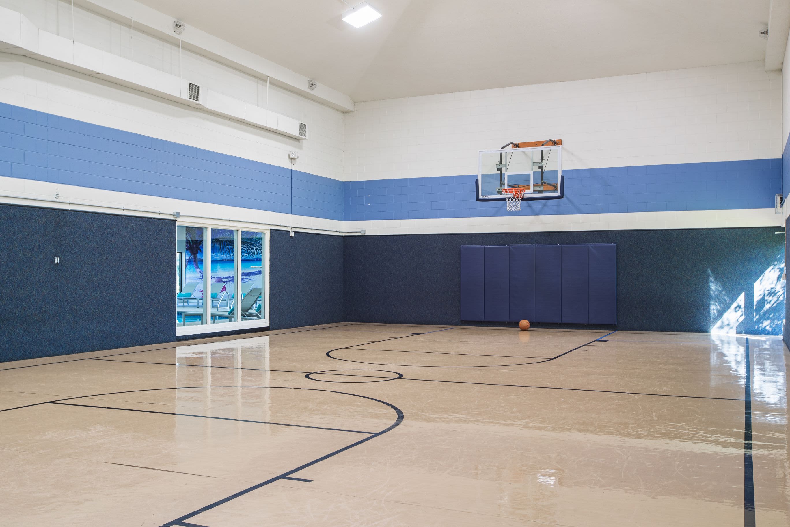 Indoor gym at Pointe West Apartment Homes in West Des Moines, Iowa
