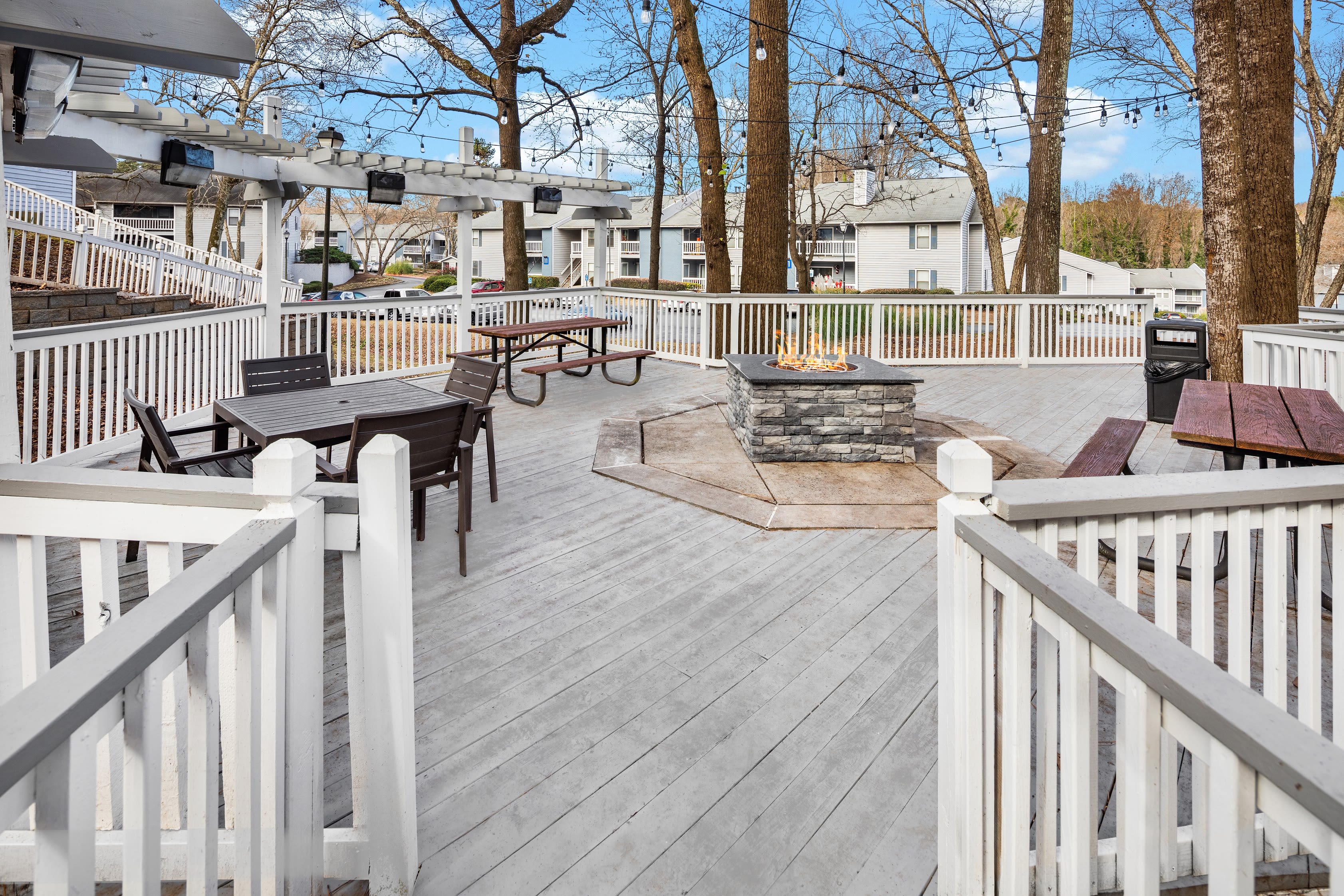 An outdoor resident seating area at The Everette at East Cobb in Marietta, Georgia