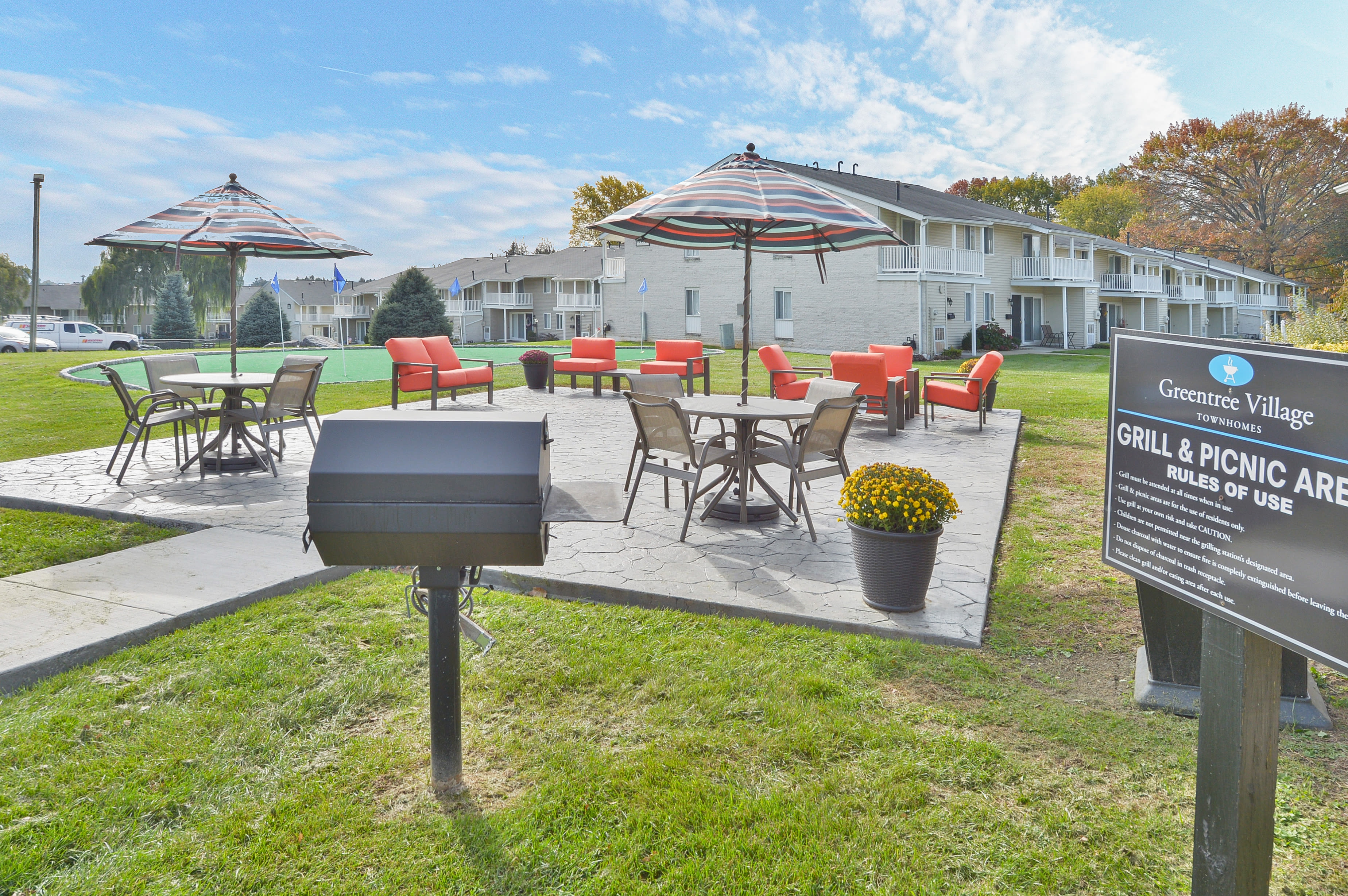 Grilling and picnic area at Greentree Village Townhomes in Lebanon, Pennsylvania