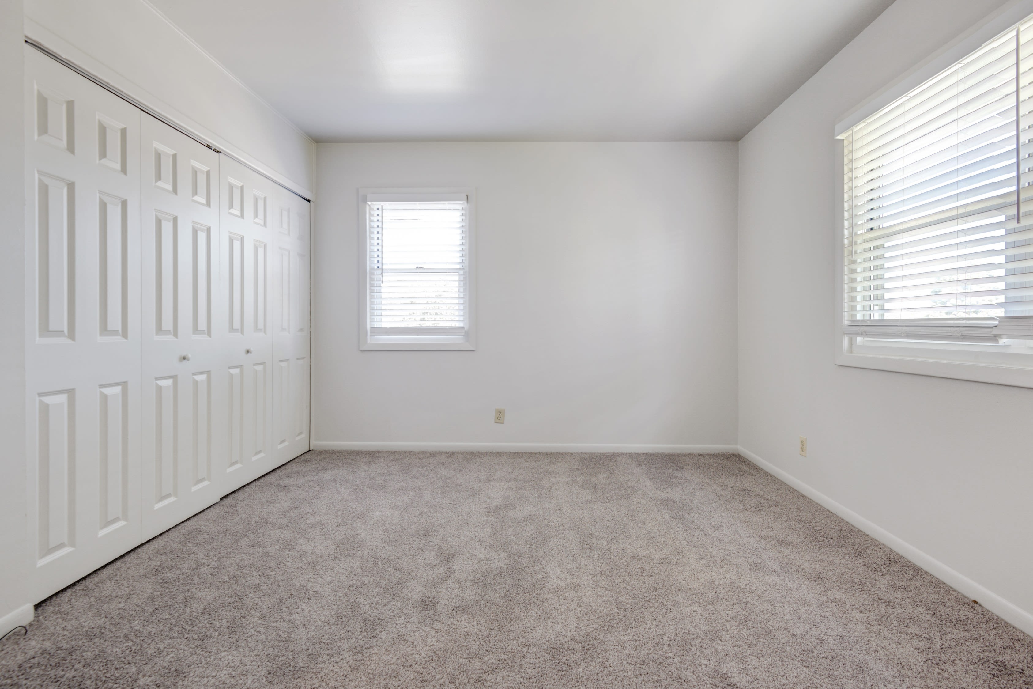 Wall to wall carpeting in the bedroom at Rochester Highlands in Rochester, New York