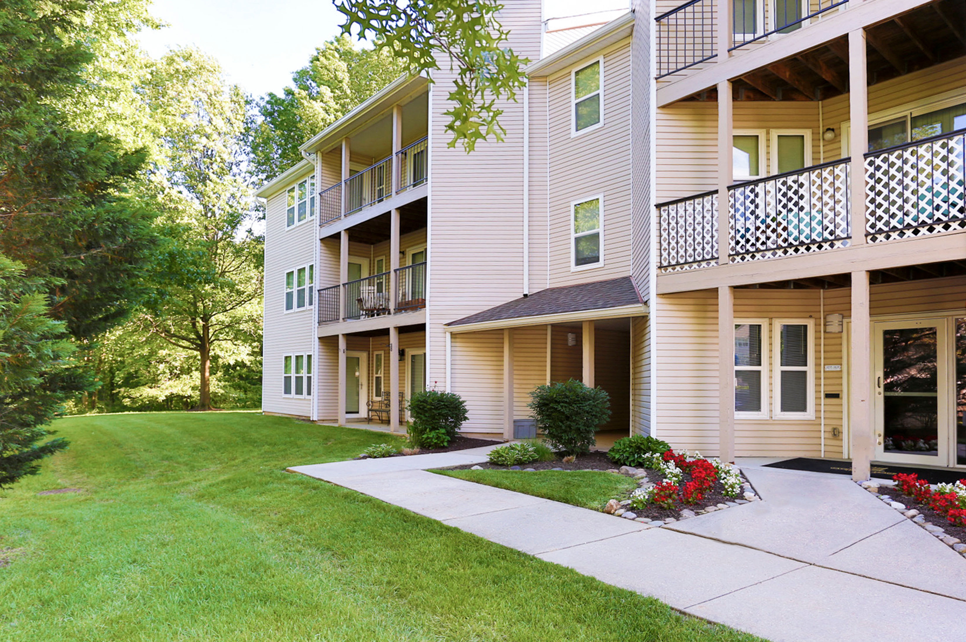 Exterior View of a property managed by Edgewood Management in Gaithersburg, Maryland