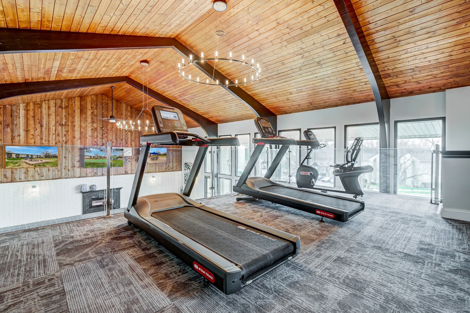 Fitness center at Lincoya Bay Apartments & Townhomes in Nashville, Tennessee