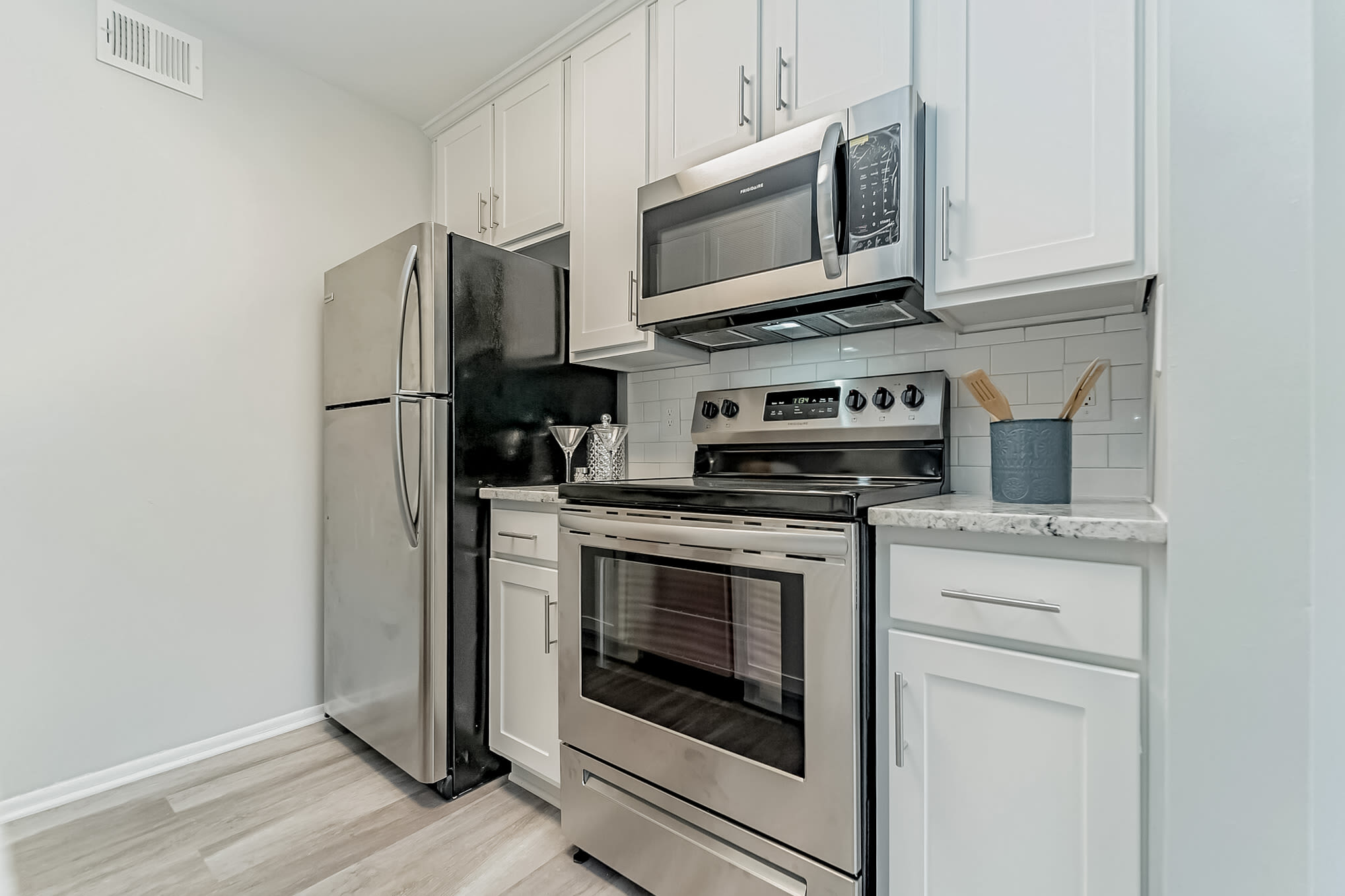 Kitchen with modern appliances at Eagle Rock Apartments at Columbia in Columbia, Maryland