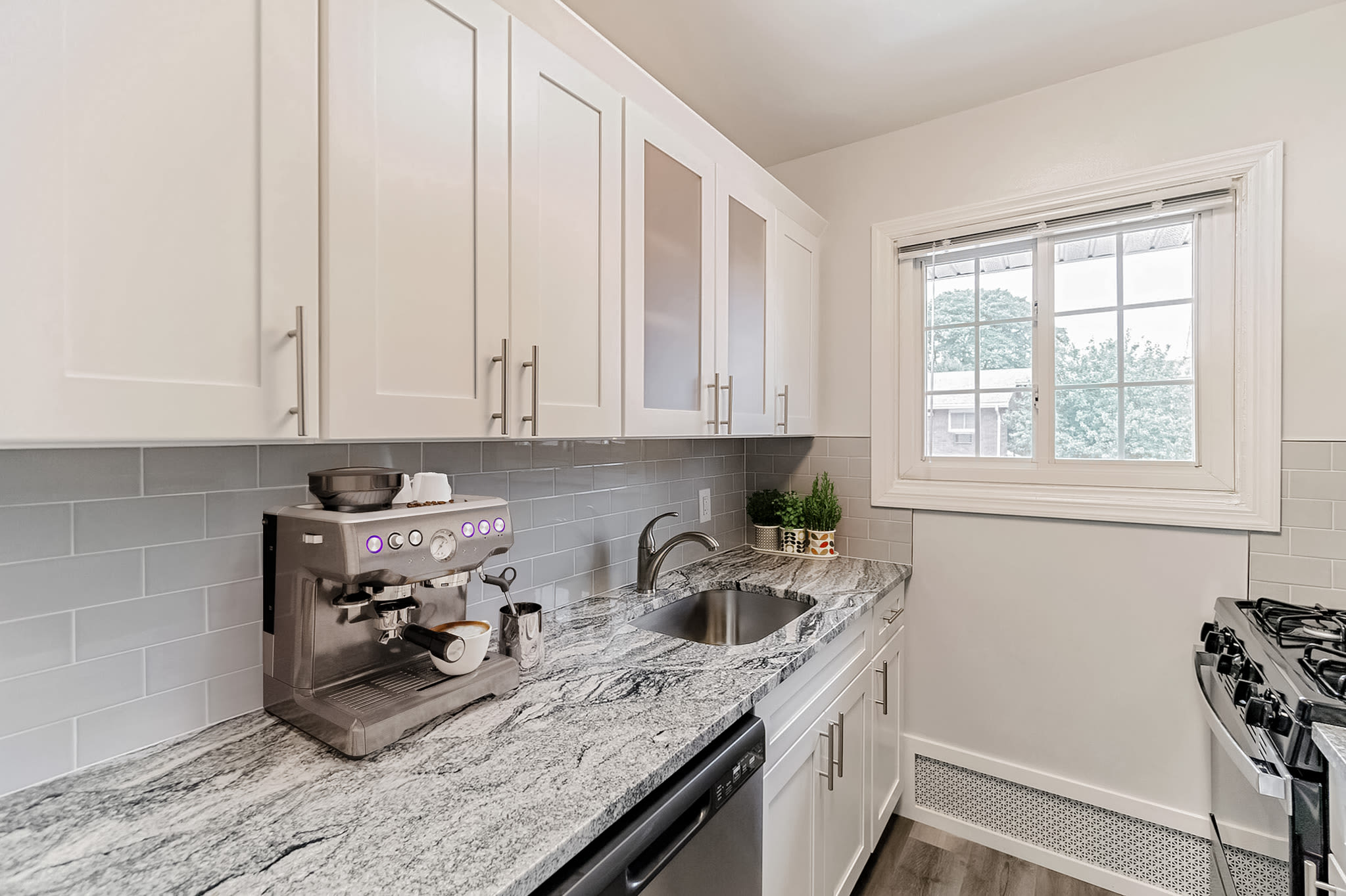 Granite kitchen counters at Eagle Rock Apartments at Mineola in Mineola, New York
