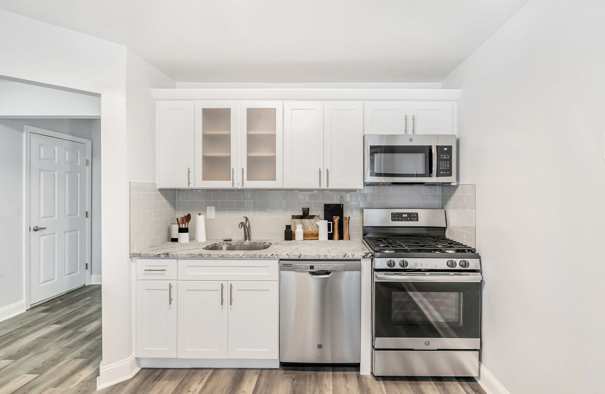 Kitchen with updated cabinetry at Eagle Rock Apartments at Woodbury in Woodbury, New York
