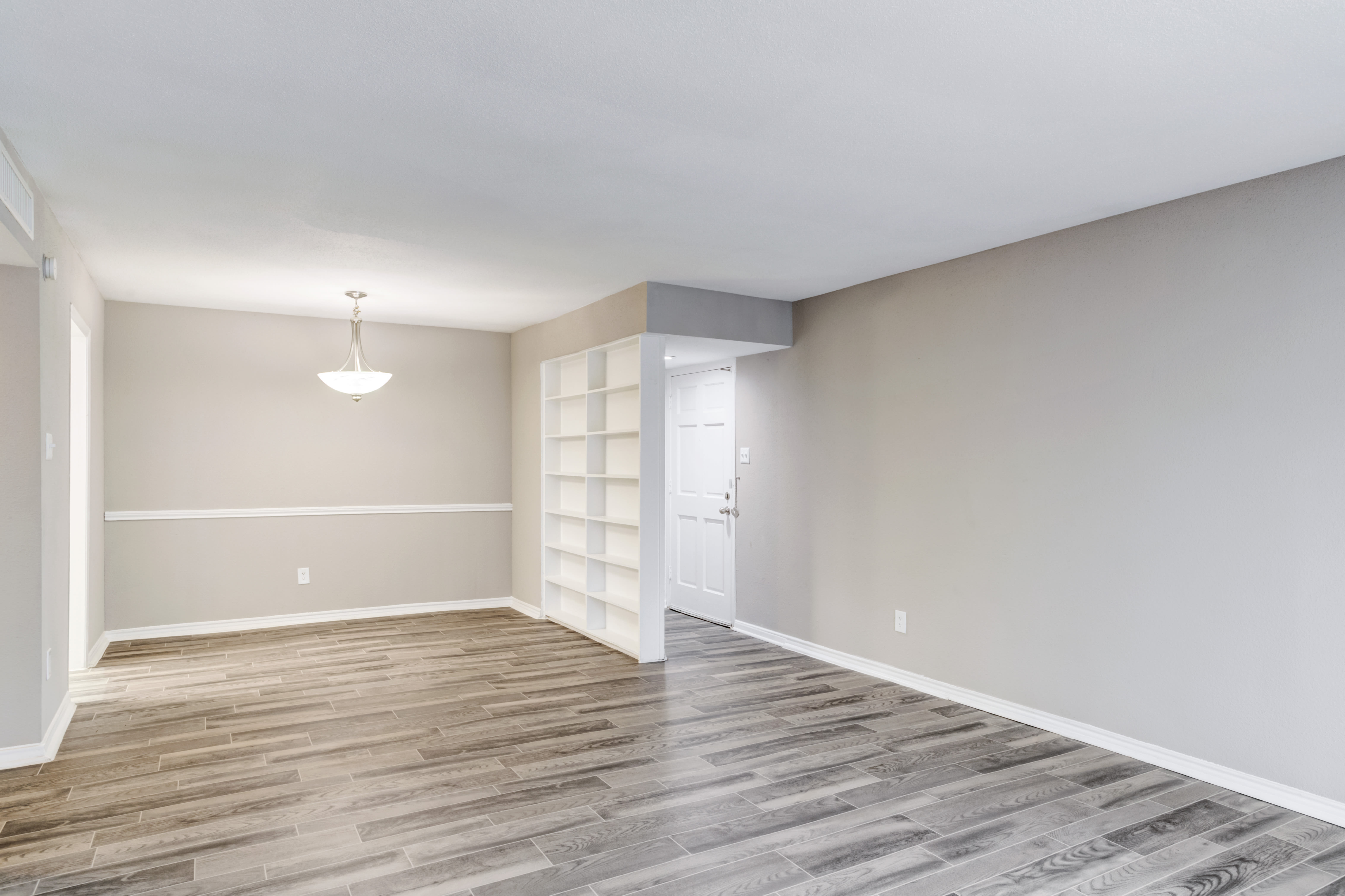 Large living space at Brighton Oaks in Houston, Texas