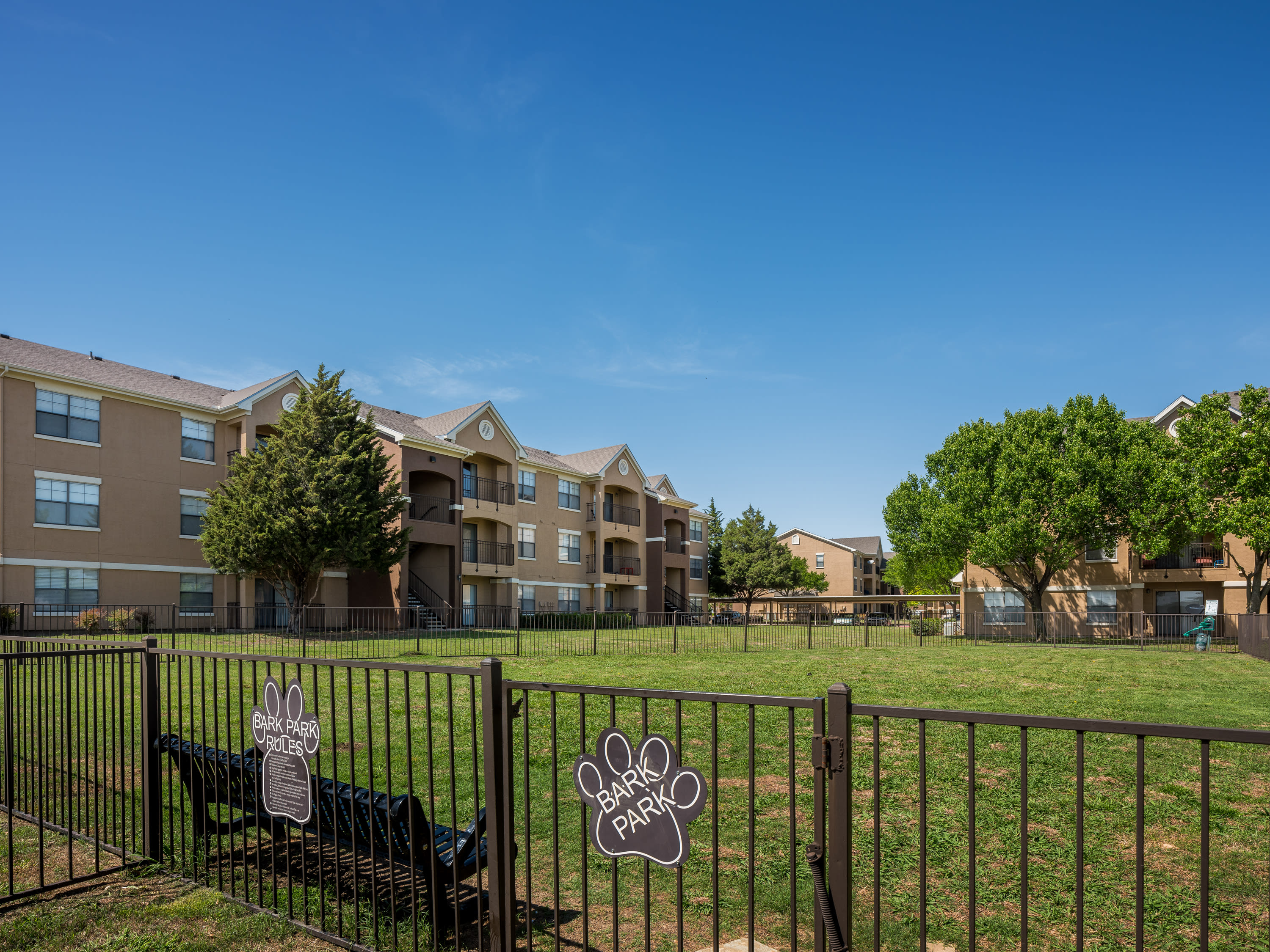 Photos of Arbrook Park Apartment Homes in Arlington, TX