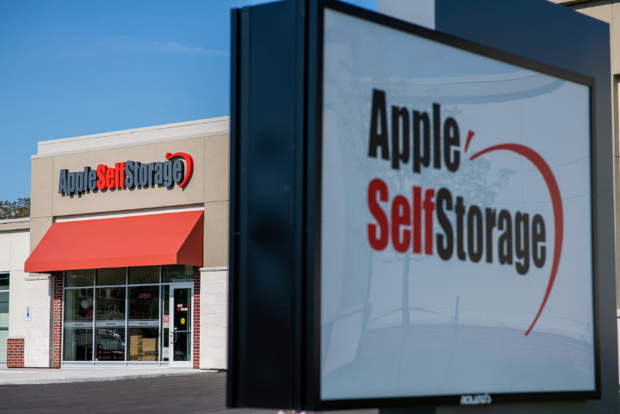 Apple Self Storage - Leamington sign in Leamington, Ontario