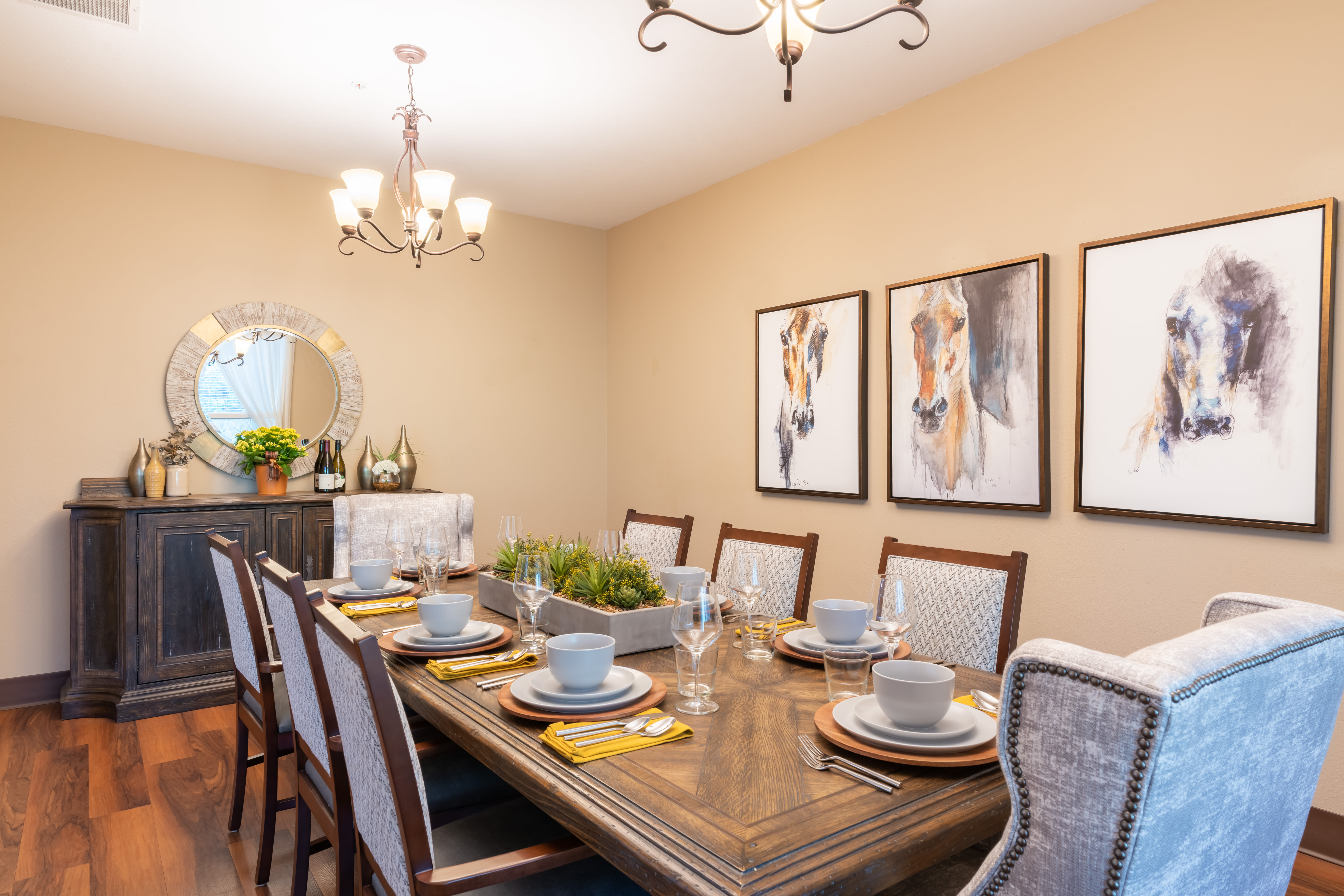 Dining Area with dining table and chairs at Heron Pointe Senior Living in Monmouth, Oregon
