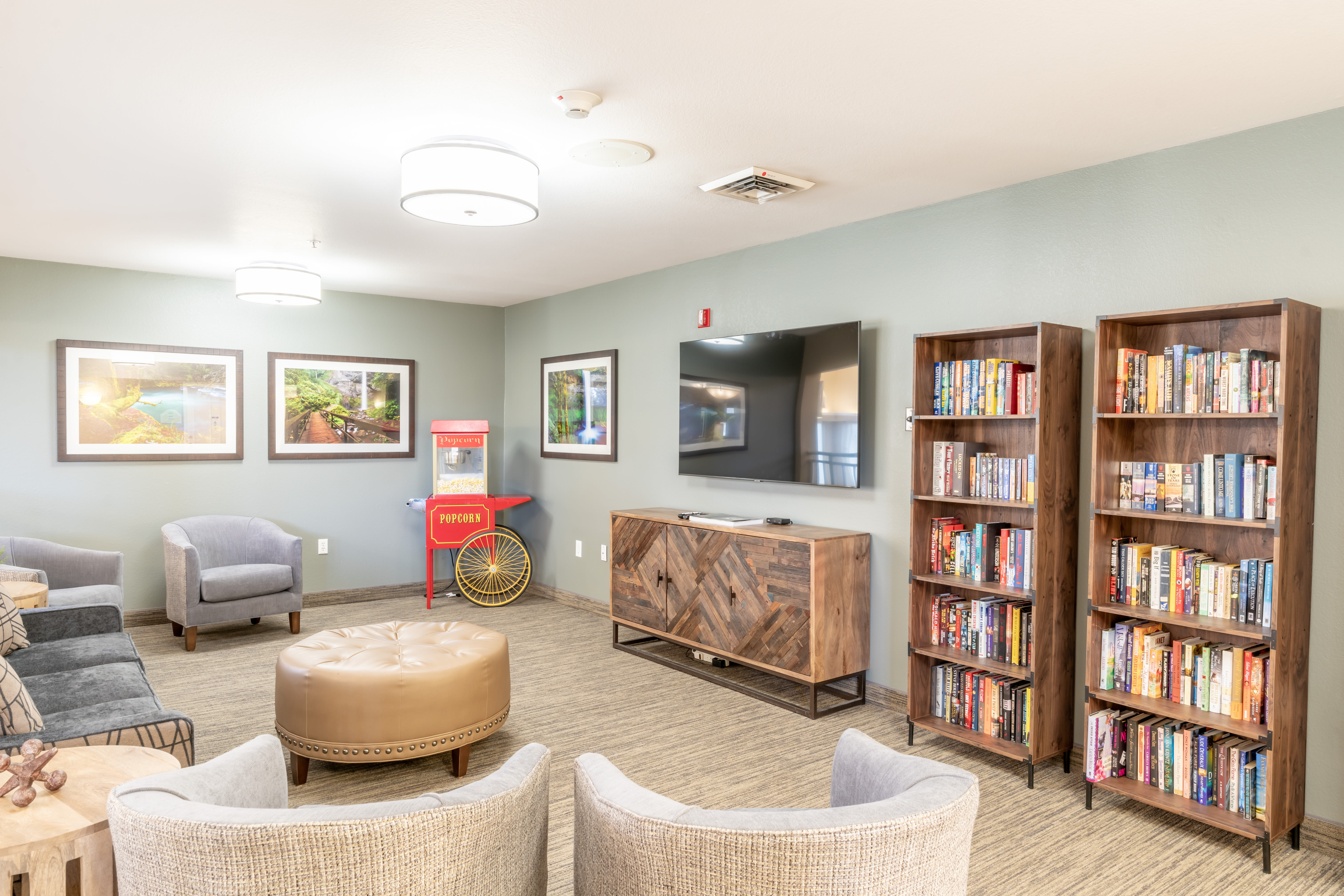 A spacious theater and library room at Heron Pointe Senior Living in Monmouth, Oregon