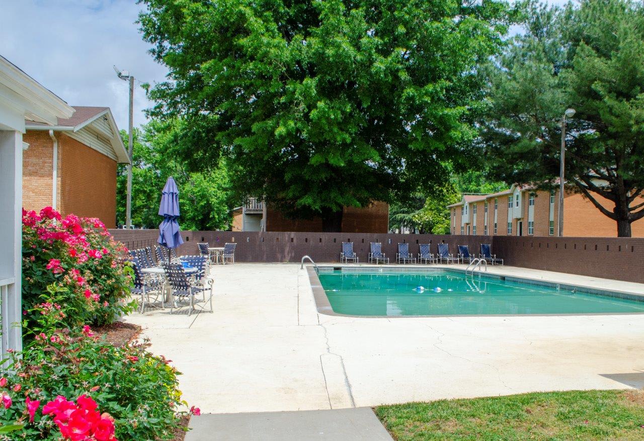 The pool at Vista Villa in Charlotte, North Carolina