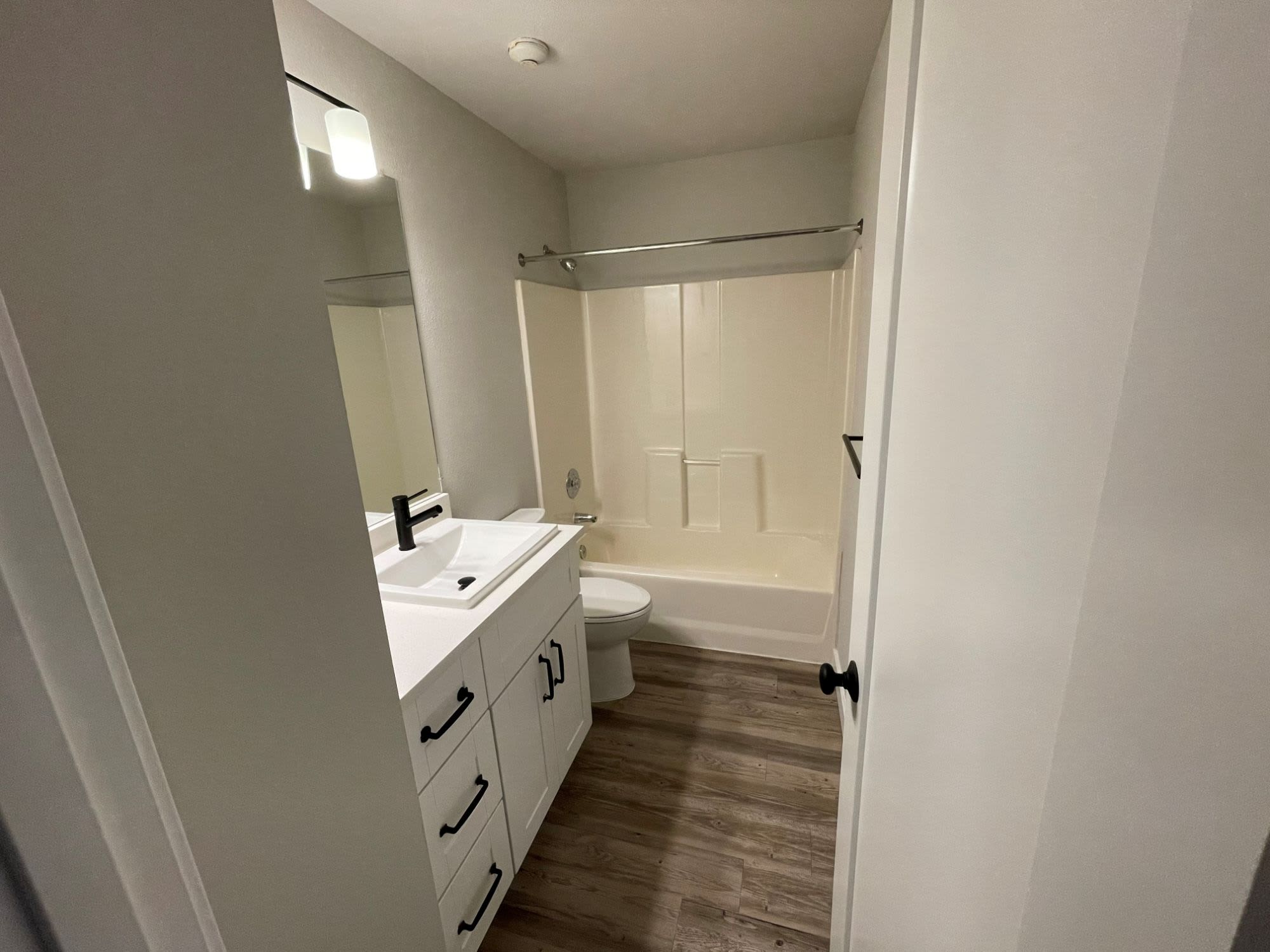 Model kitchen at Edgewood North Apartments in Lynnwood, Washington