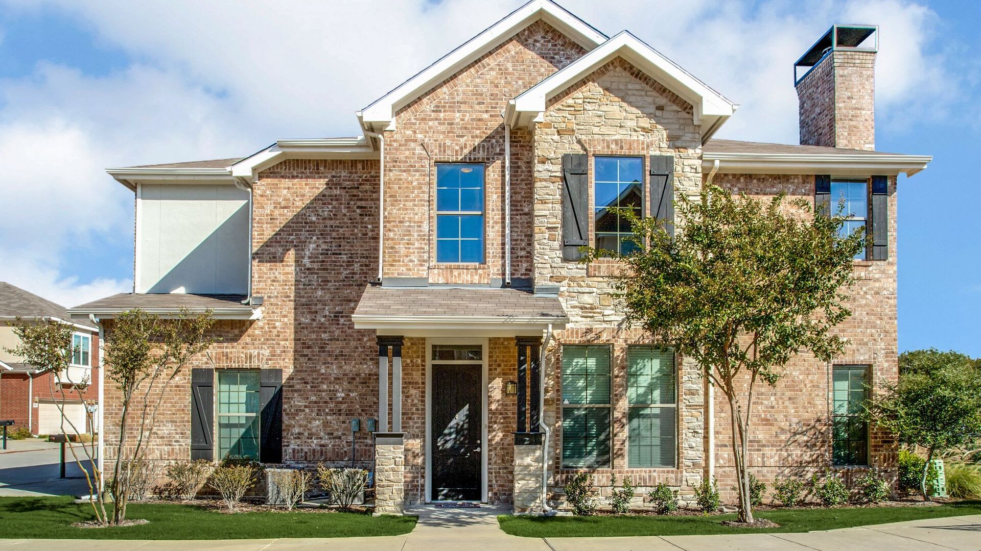 Building exterior Parkside Towns in Richardson, Texas