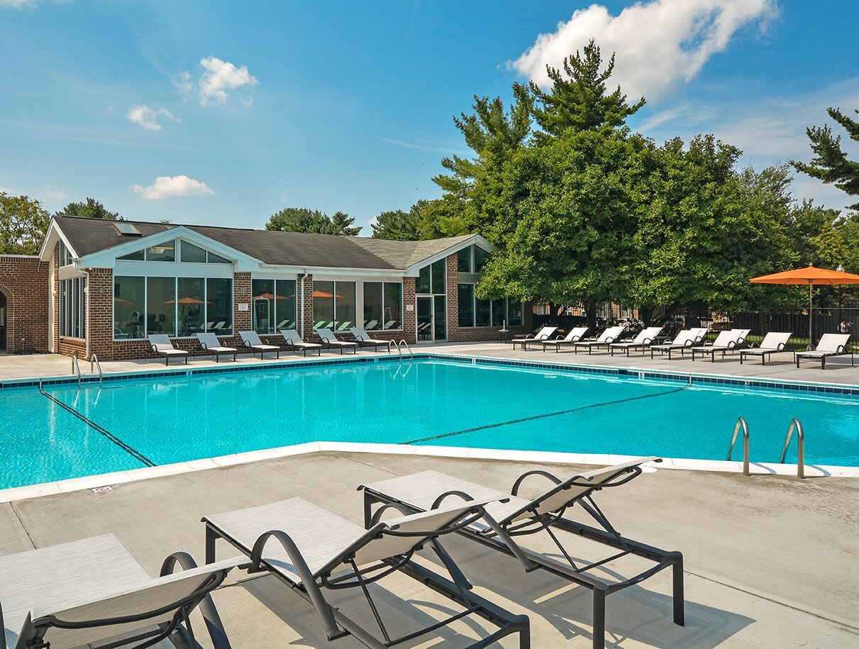 On-site swimming pool at Metro Pointe in Baltimore, Maryland